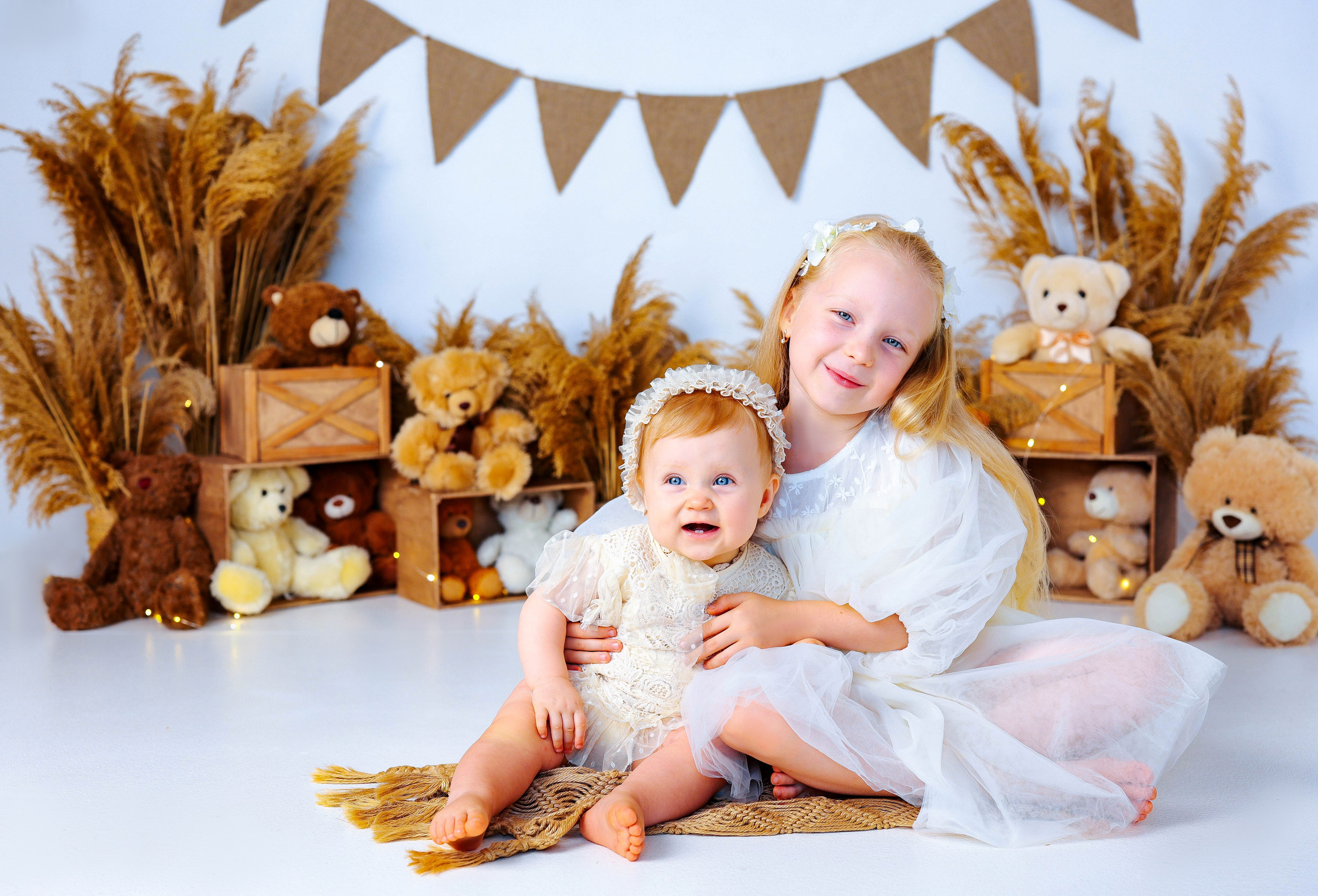 Малышки Антураж