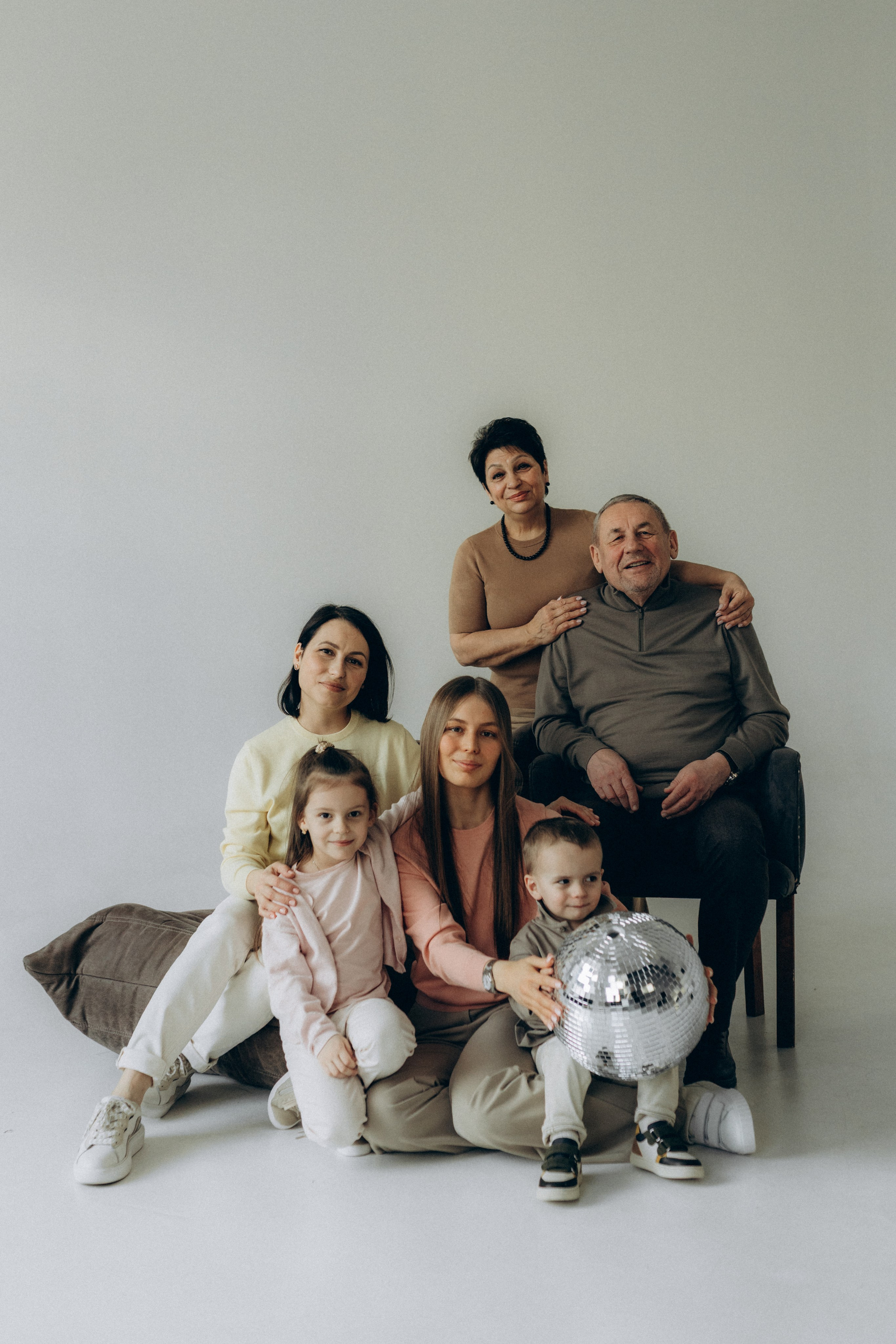 Семейная съёмка на циклораме. Фотограф НОГИНСК, Москва, Анастасия Белая