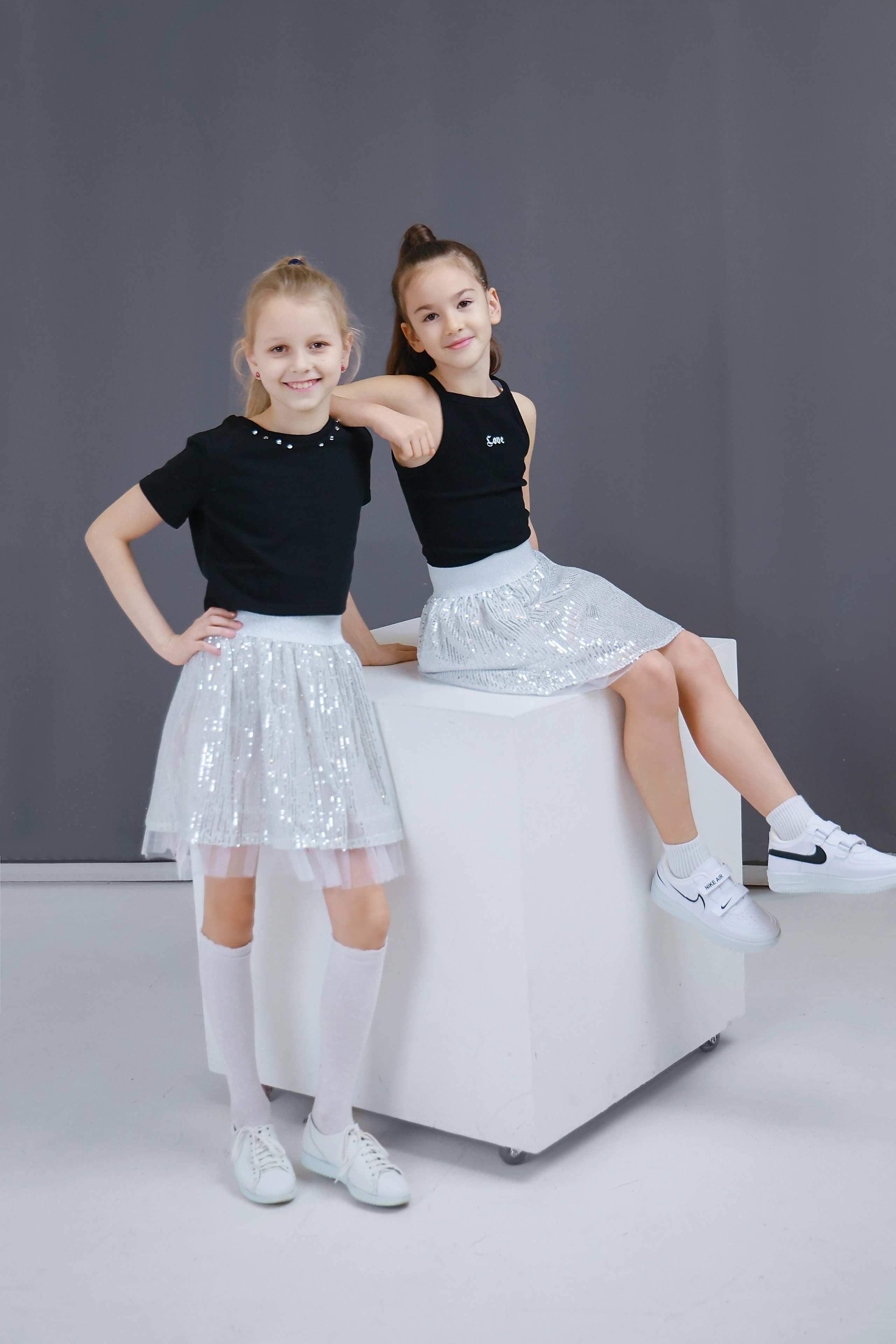 Фото детских платьев для рекламы на маркетплейсах. Фотограф, видеограф