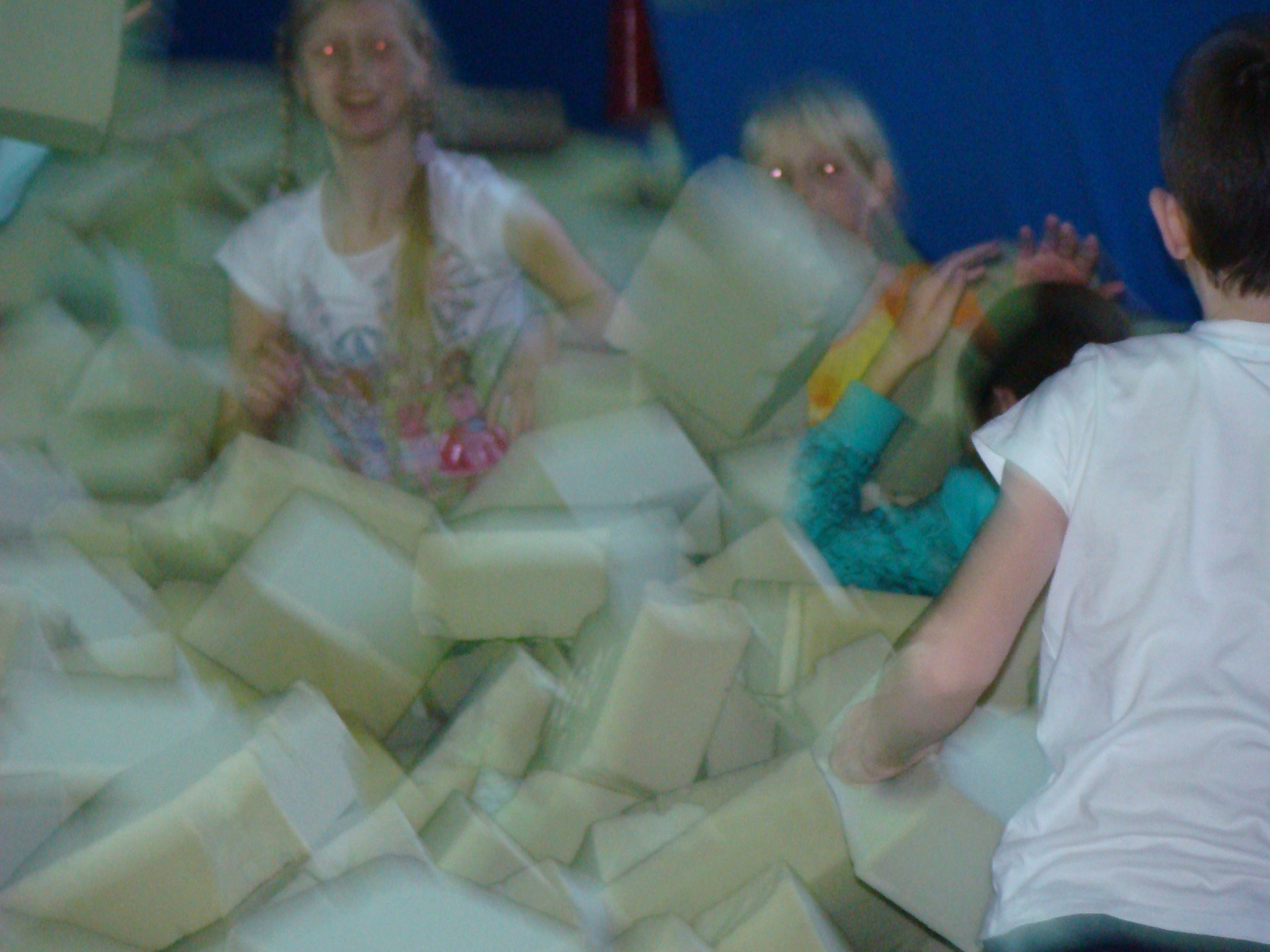 Катя ДР 12 лет Дома + Спортекс 04.12.2011. Семейный, Свадебный фотограф СПБ Питер— Романова Екатерина