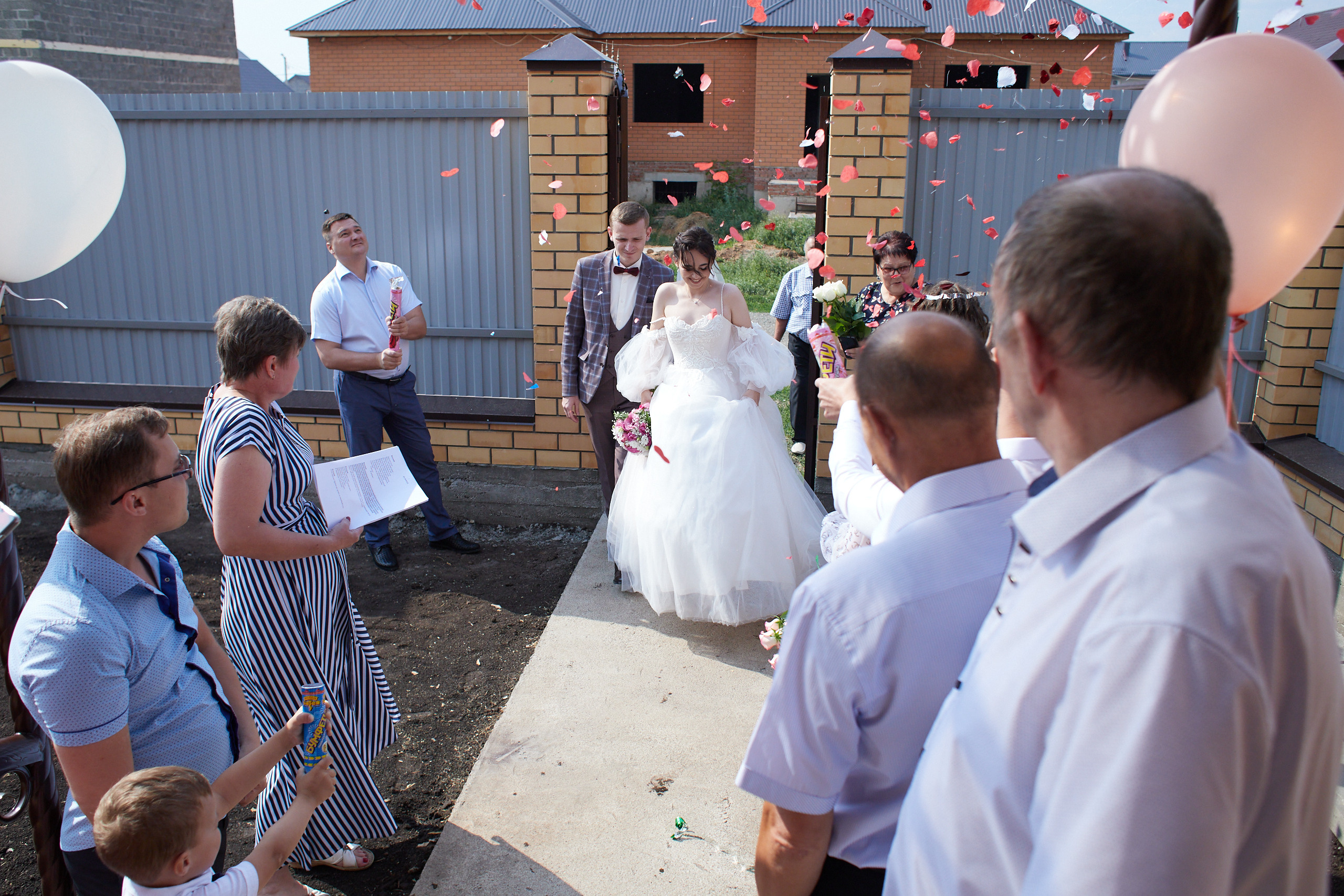 Съемка встречи молодоженов. Предметный и контентный фотограф в Москве Курочкина Оксана