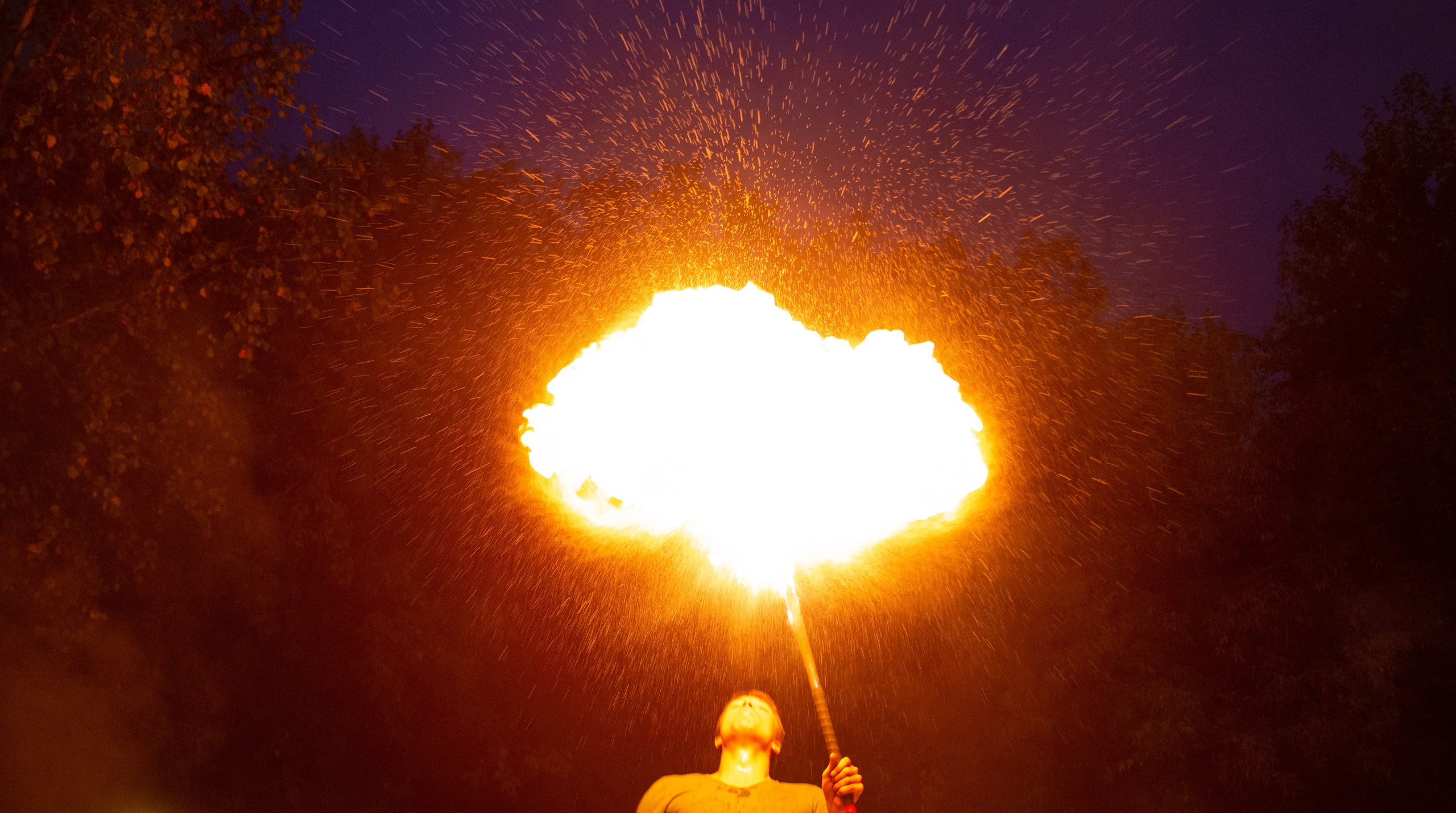 Огненное шоу в Перми. Фотограф Никита Попов. Фотограф Пермь. Фотосессия в фотостудии Перми и на свежем воздухе