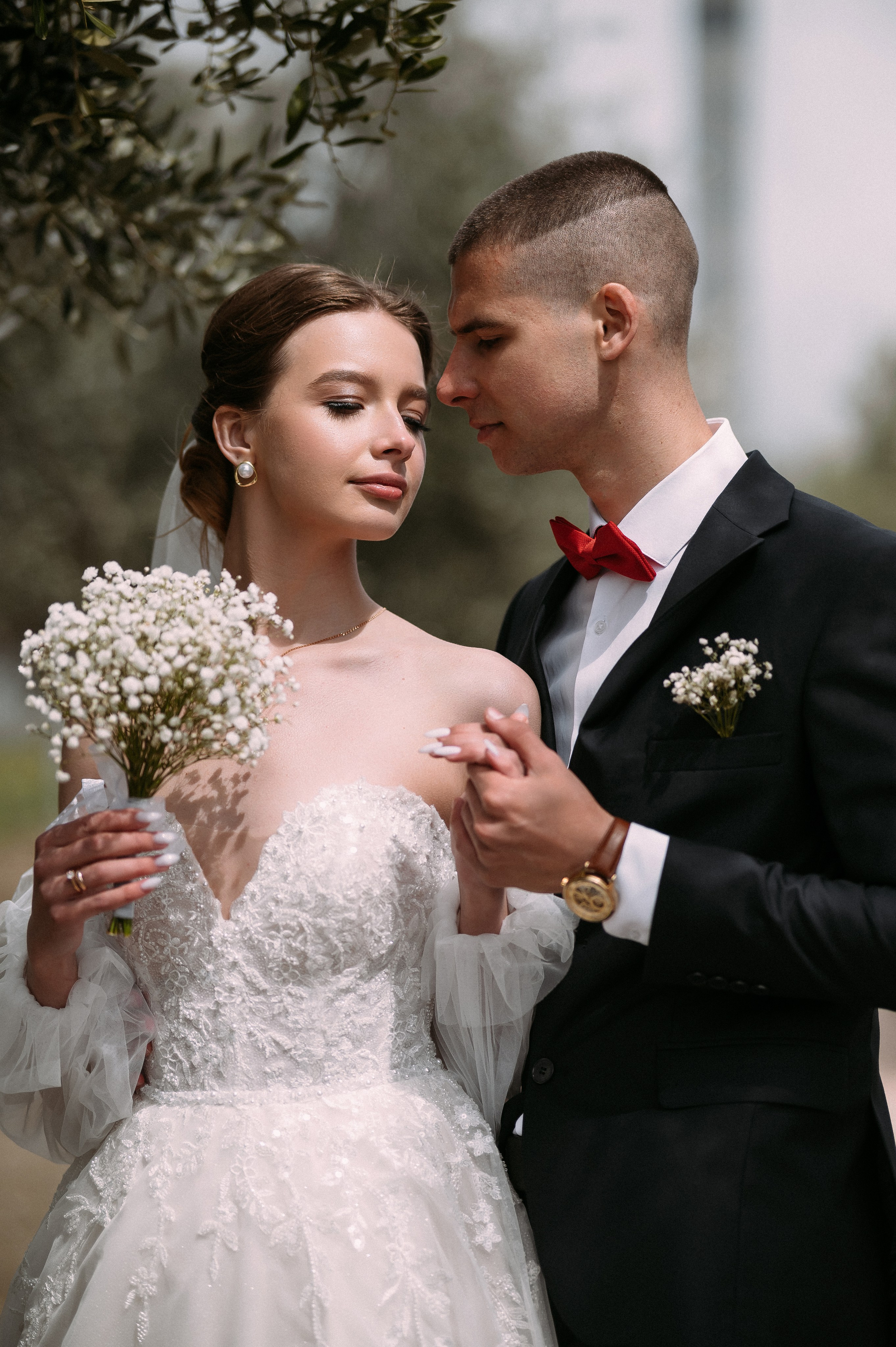 Свадебное утро и прогулка красивой яркой пары. Свадебный и семейный фотограф в Симферополе Дарья Маркова