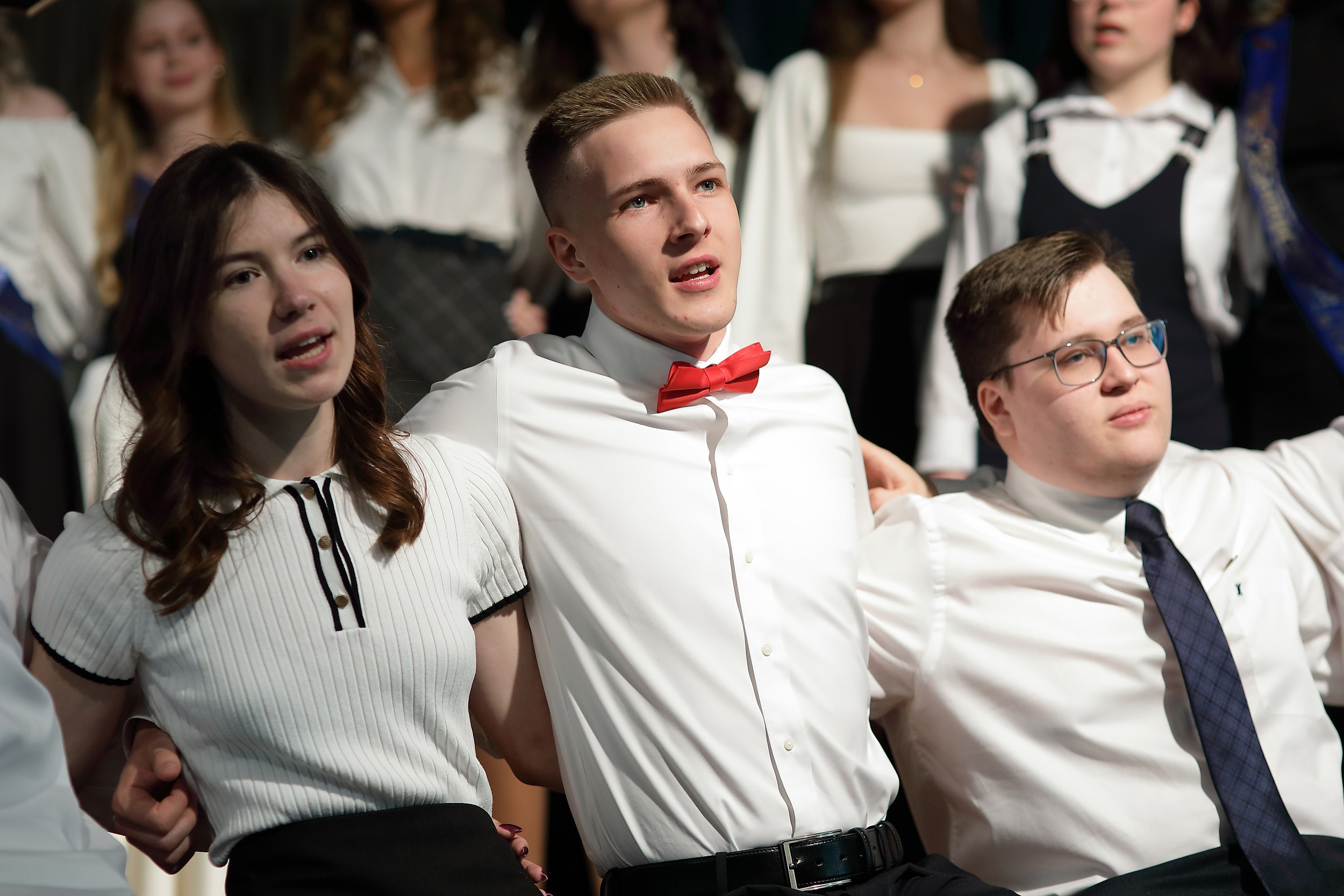 Последний звонок (актовый зал). Свадебный и семейный фотограф и видеограф в Екатеринбурге Полянские Тимур и Анастасия