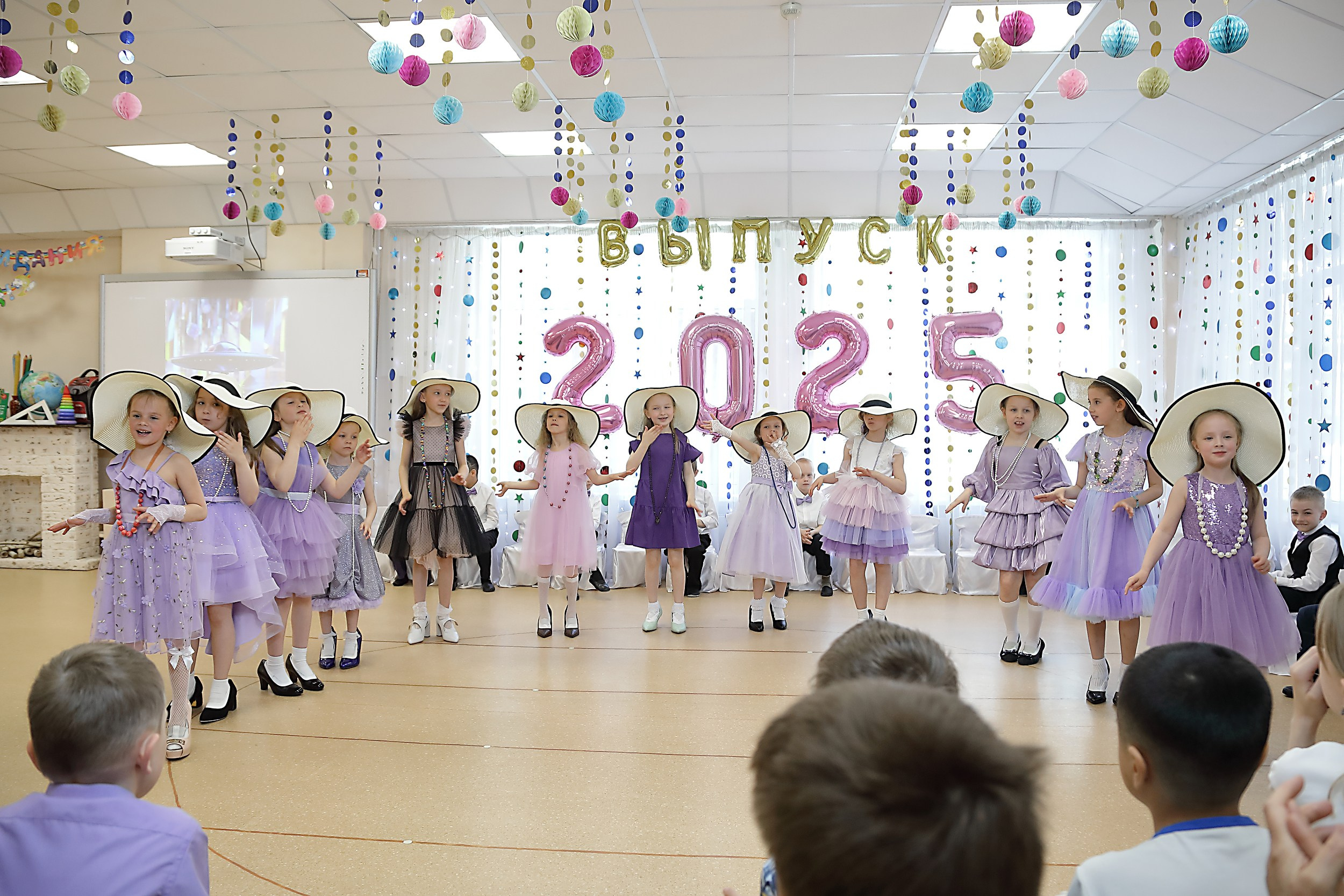 Фотосессия выпускного в детском саду. Свадебный и семейный фотограф и видеограф в Екатеринбурге Полянские Тимур и Анастасия