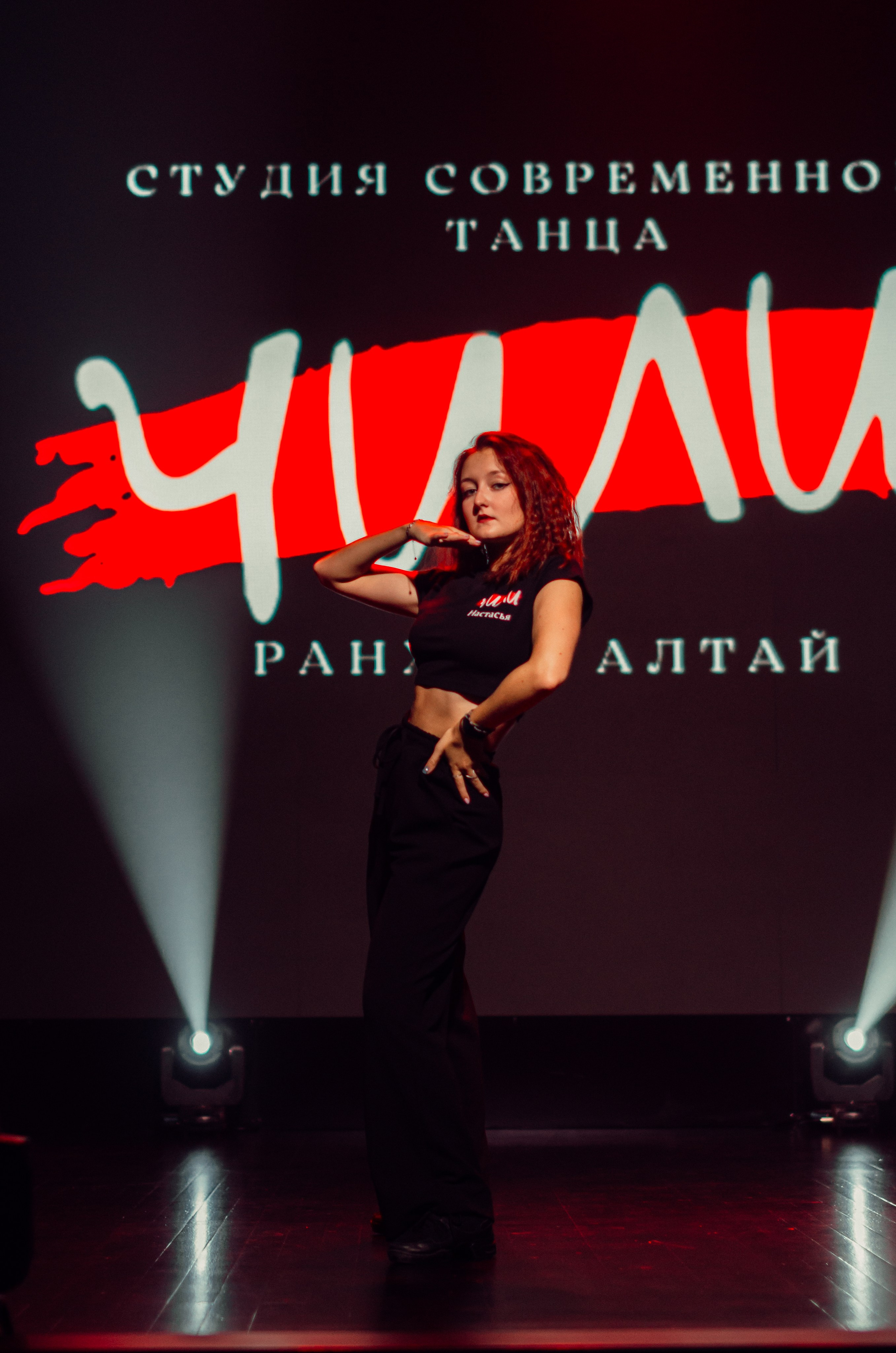 Групповая фотосъемка танцевального коллектива. Денисова Аля — фотограф для парных съемок и индивидуальных историй в Барнауле