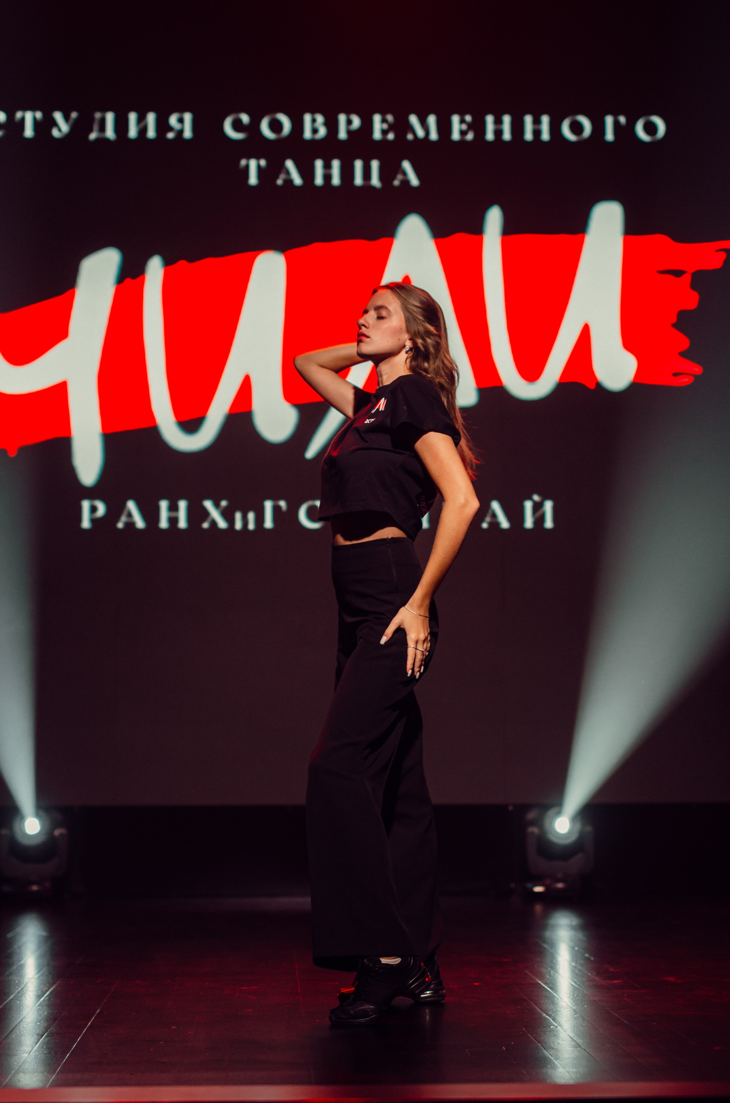 Групповая фотосъемка танцевального коллектива. Денисова Аля — фотограф для парных съемок и индивидуальных историй в Барнауле