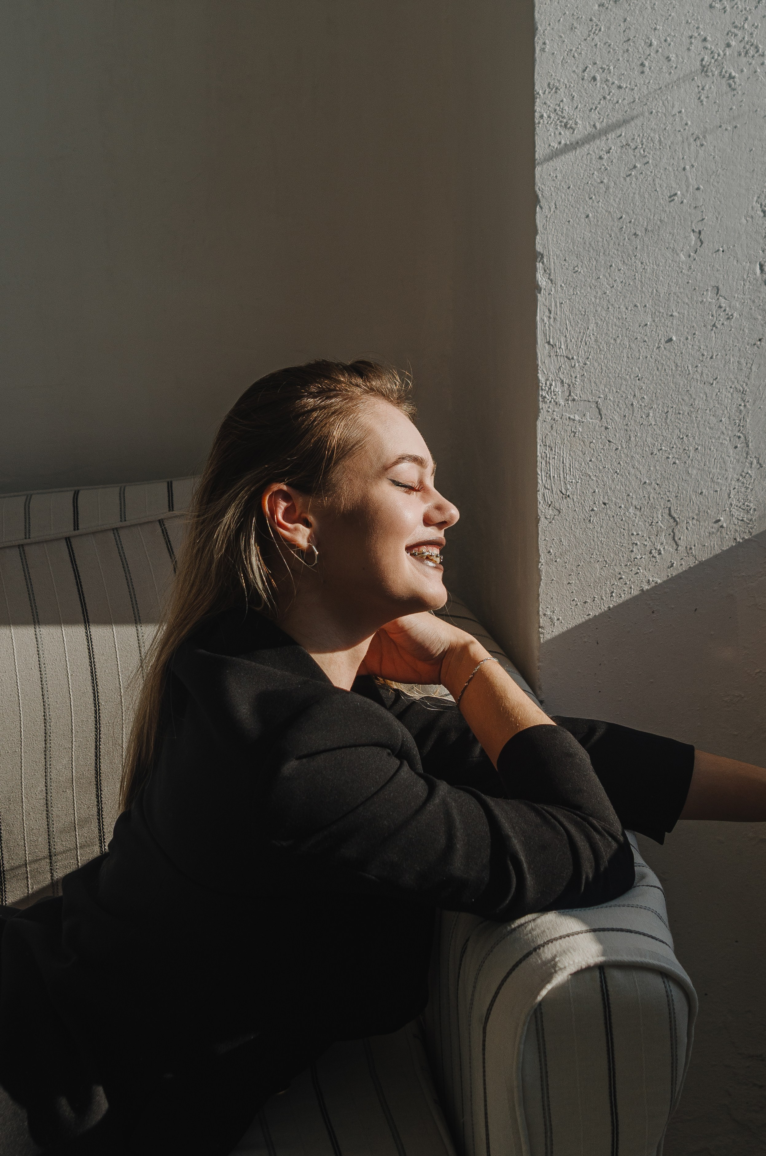 Женская фотосессия в стиле минимализм. Денисова Аля — фотограф для парных съемок и индивидуальных историй в Барнауле