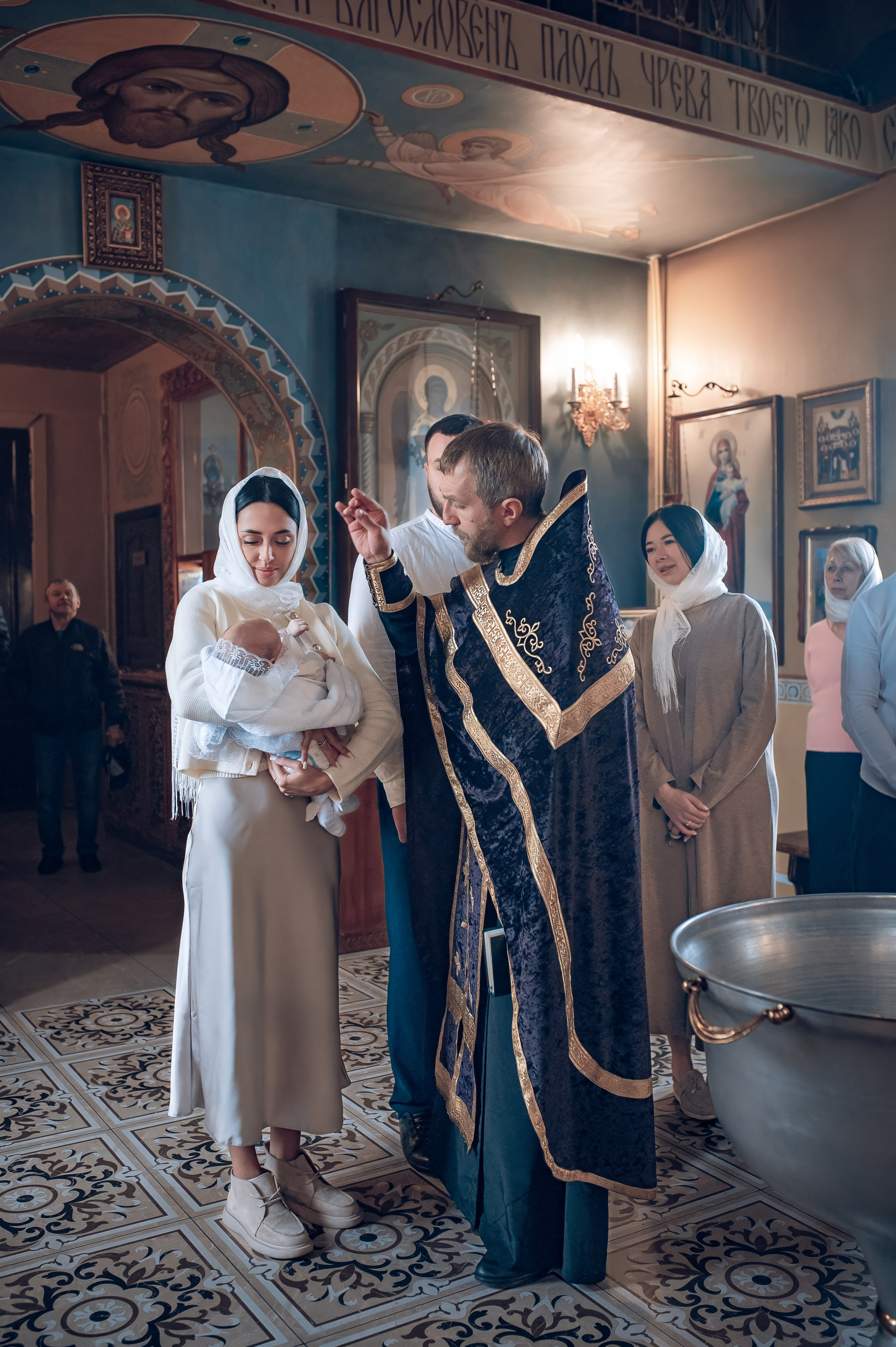 Крещение Мирона в Веденском хаме Березовка. Фотографы крещения/венчания  Красноярск Татьяна и Вячеслав Переваловы