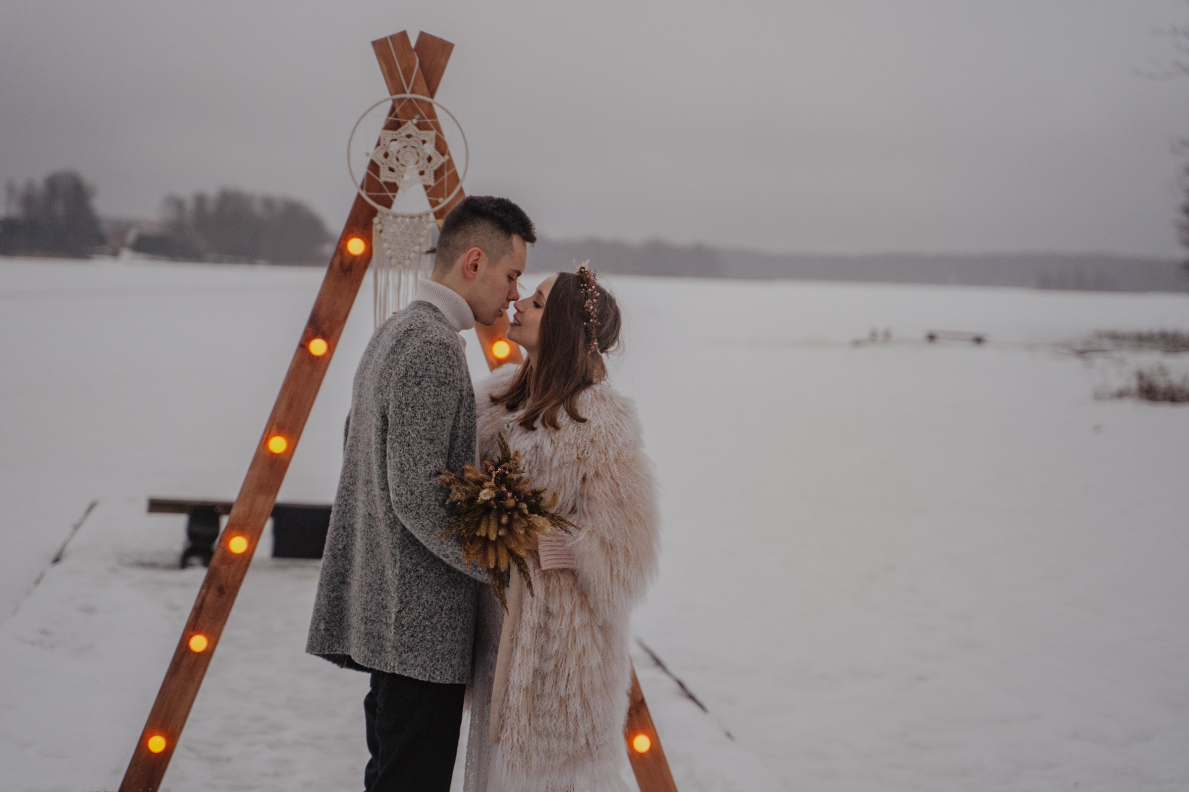 Зимняя свадебная фотосессия прогулка. Фотограф Екатерина в городе Новороссийск