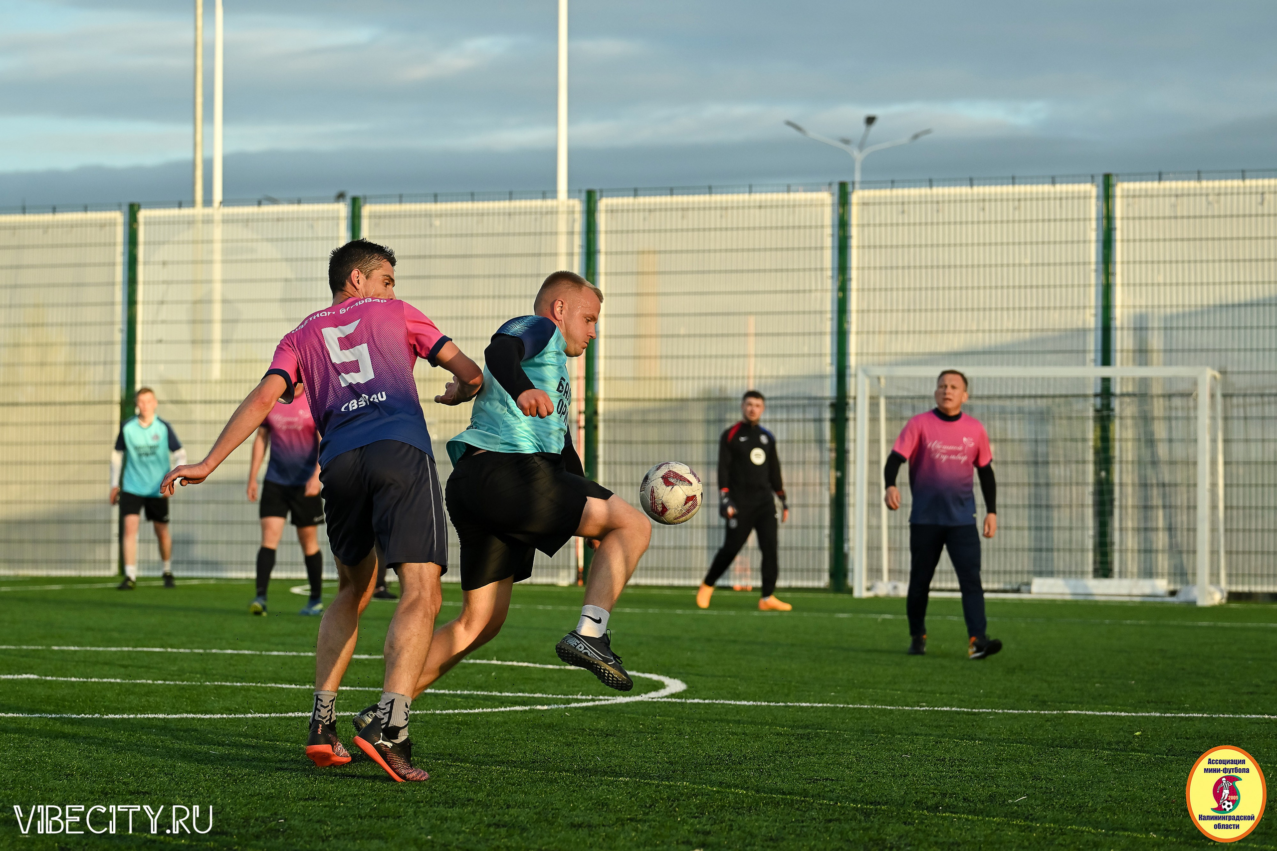 ИГРЫ МИНИ-ФУТБОЛЬНОЙ И КОРПОРАТИВНОЙ ЛИГИ. VIBECITY.RU Вайб Сити Ру Фоторепортажи Фотоотчеты Калининград