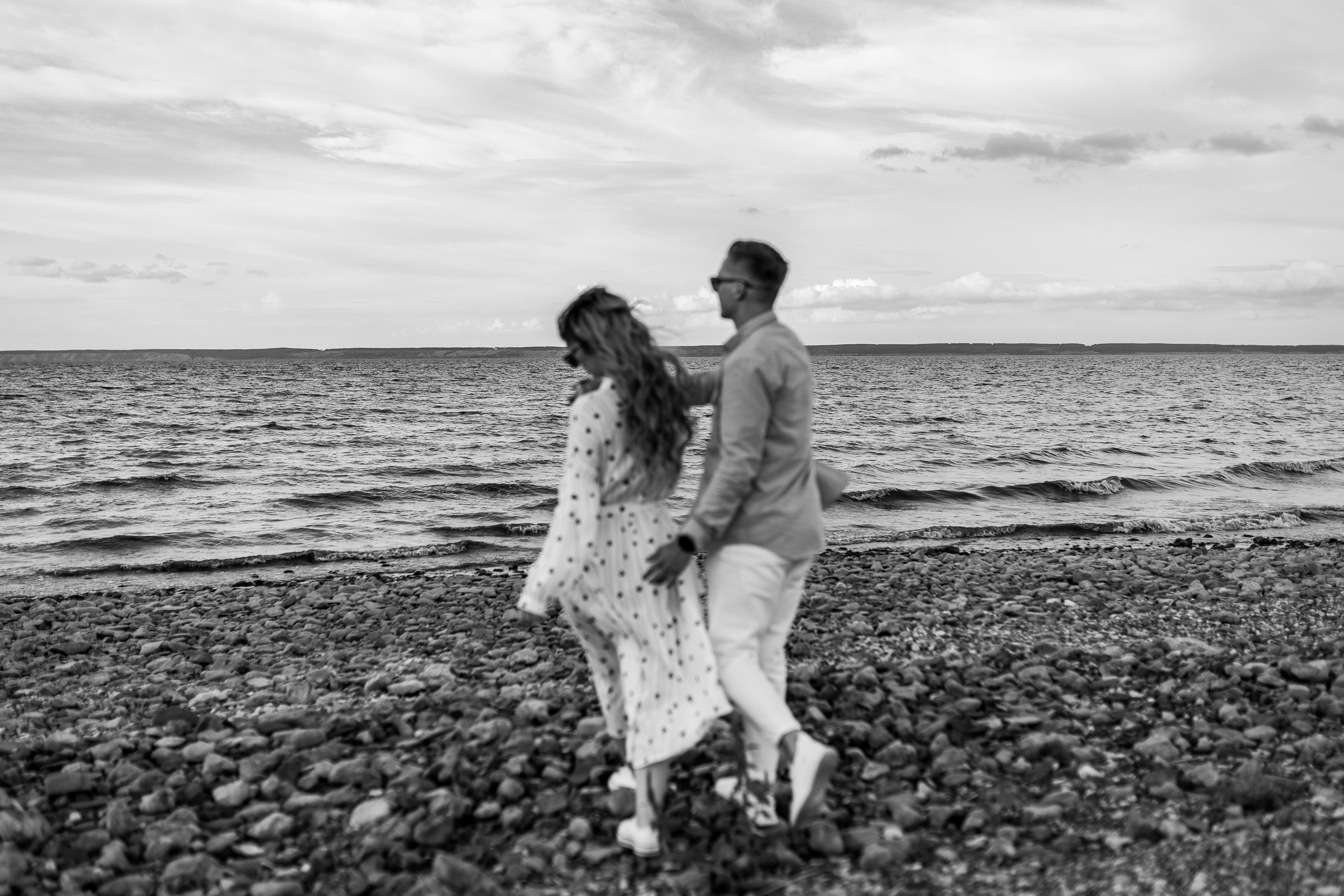 Здравствуйте! Я&nbsp;свадебный фотограф из&nbsp;Ульяновска, работаю в&nbsp;том числе по&nbsp;всей России и&nbsp;с&nbsp;выездом за&nbsp;границу. Снимаю свадьбы, lovestory, корпоративы, светский репортаж. Провожу обучение по&nbsp;фотографии, мастер-классы и&nbsp;воркшопы для других фотографов.