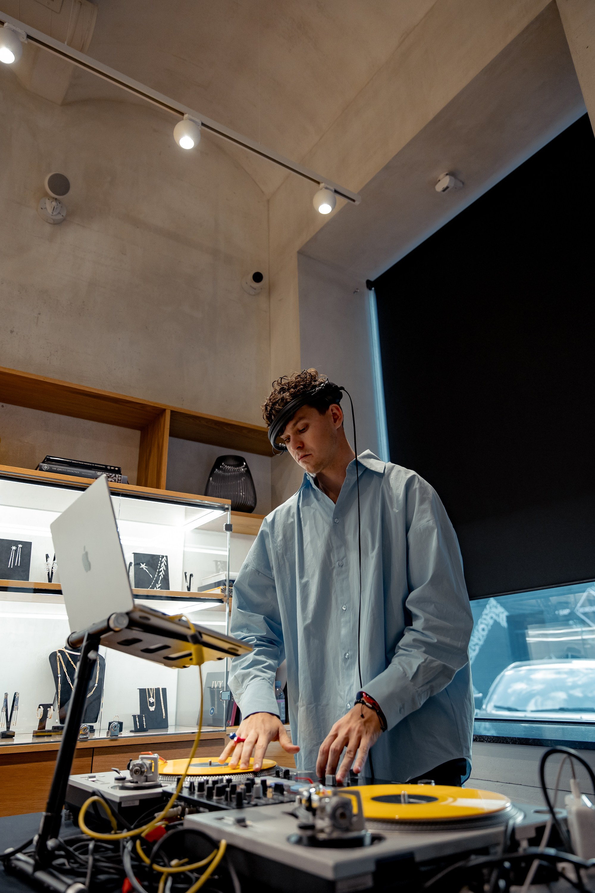 Презентация коллекции цветных драгоценностей в Le Noir. Главная