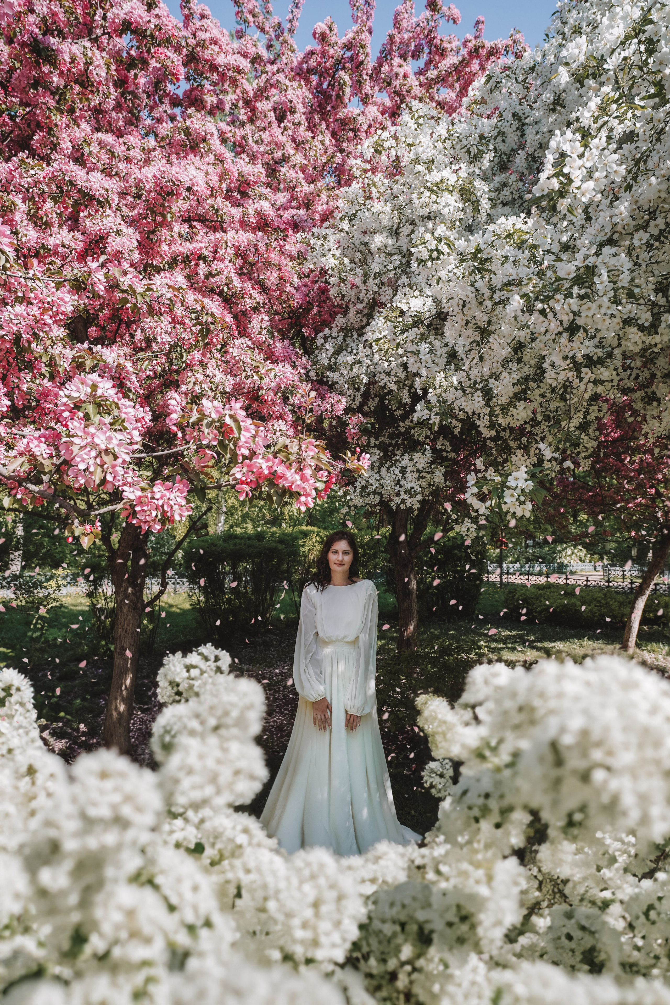 Съёмки в цветениях. Фотограф Айгуль Вишня, съёмка в Москве и Санкт-Петербурге