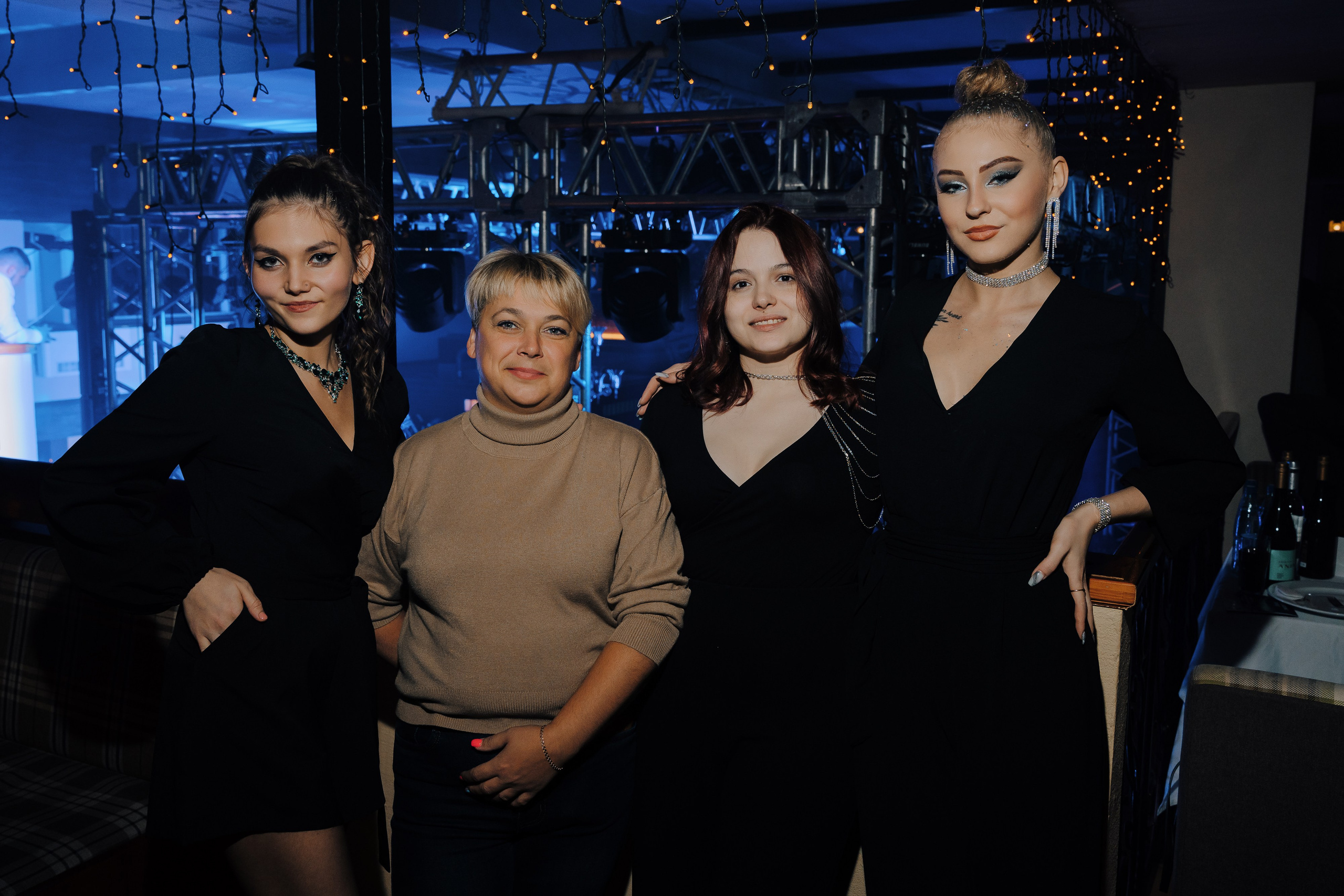 20 ЛЕТ МЕГАПОЛИС ЧЕЛЯБИНСК ХЕДЛАЙНЕР ЕЛКА. Репортажный фотограф Зуев Роман г. Челябинск