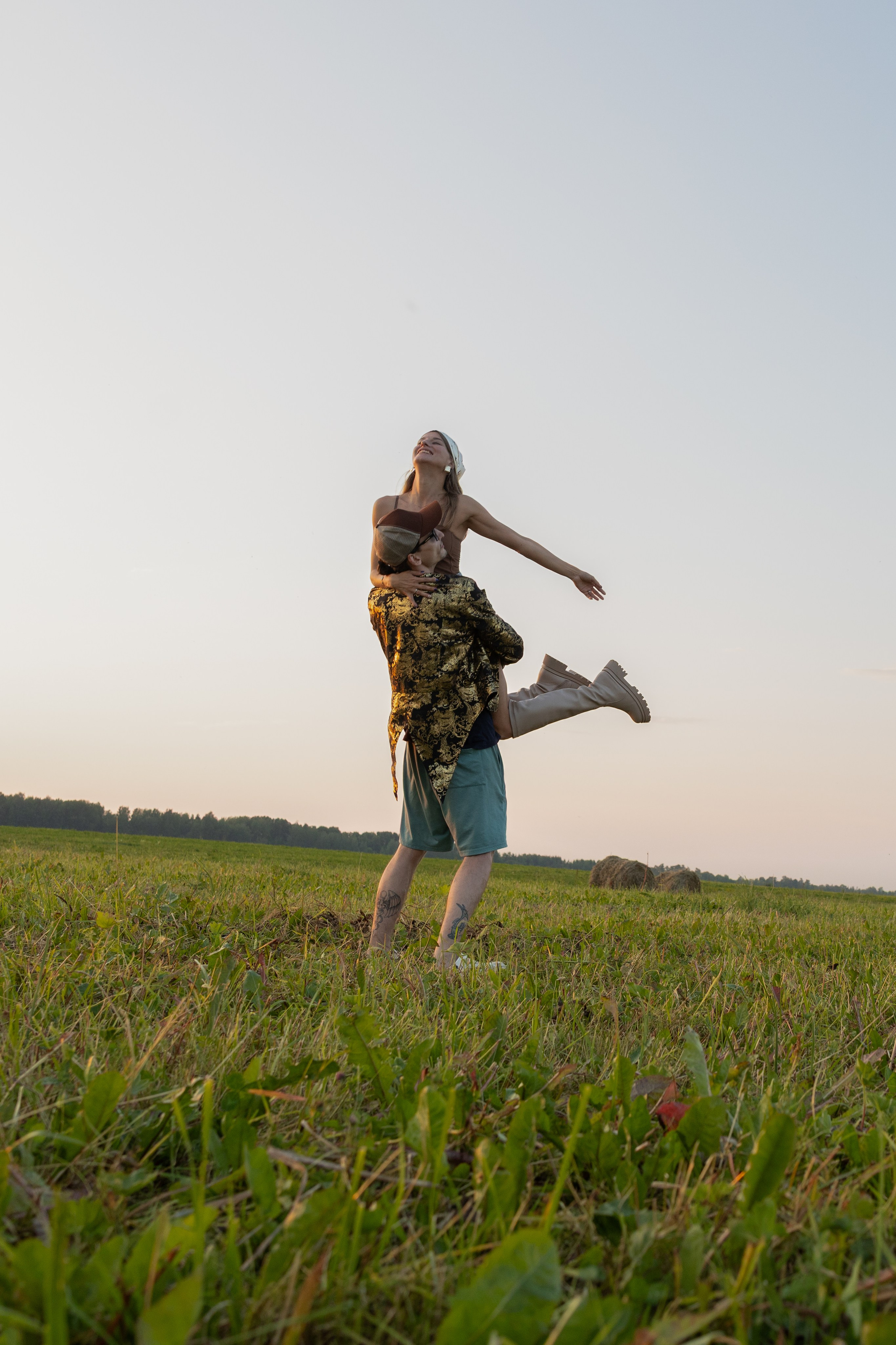 Фотопрогулка в поле летом. Фотограф в Санкт-Петербурге Вагнер Юлия