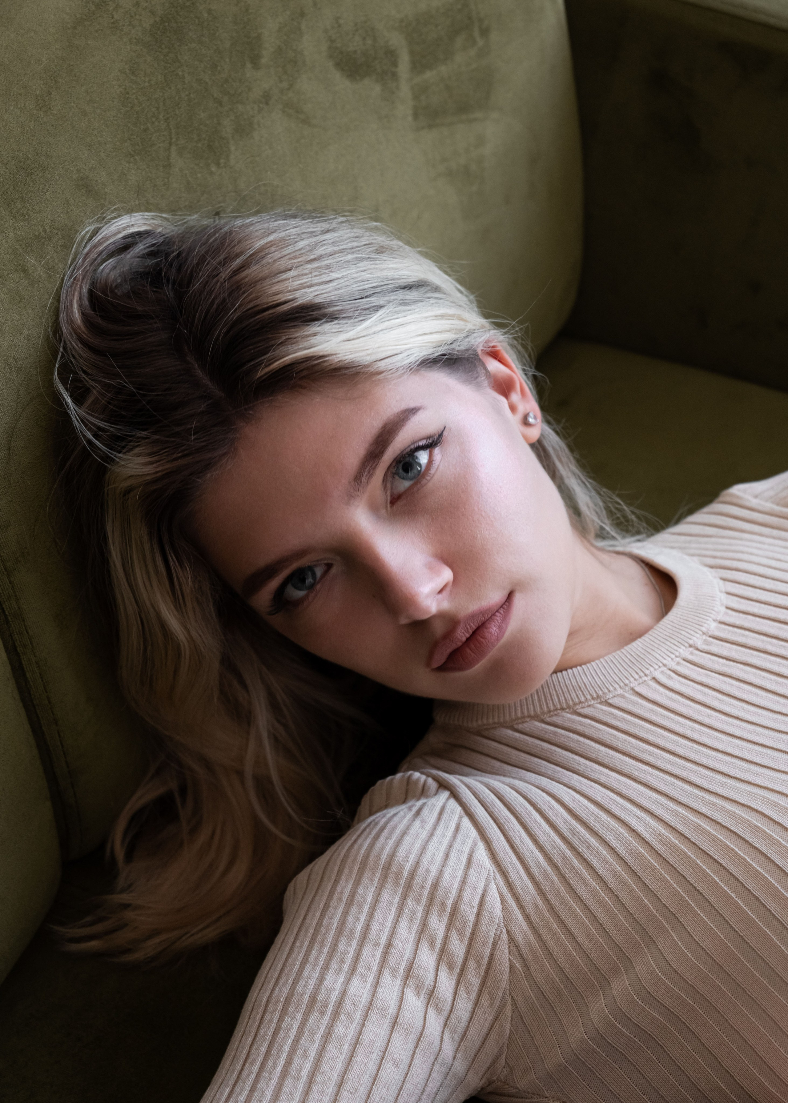 Дарья индивидуальная студийная фотосессия. Профессиональный фотограф в Твери Иванова Юлия