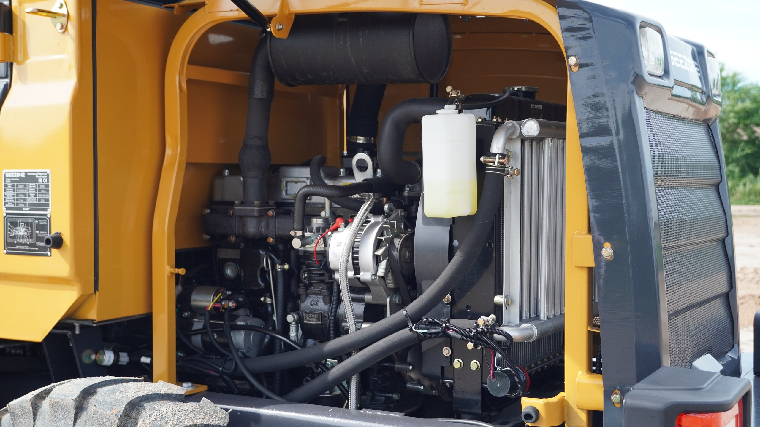 Фото фронт.погр. Beezone 918. Продажа и обслуживание грузовой техники и спецтехники в г. Новосибирск компания СТИ