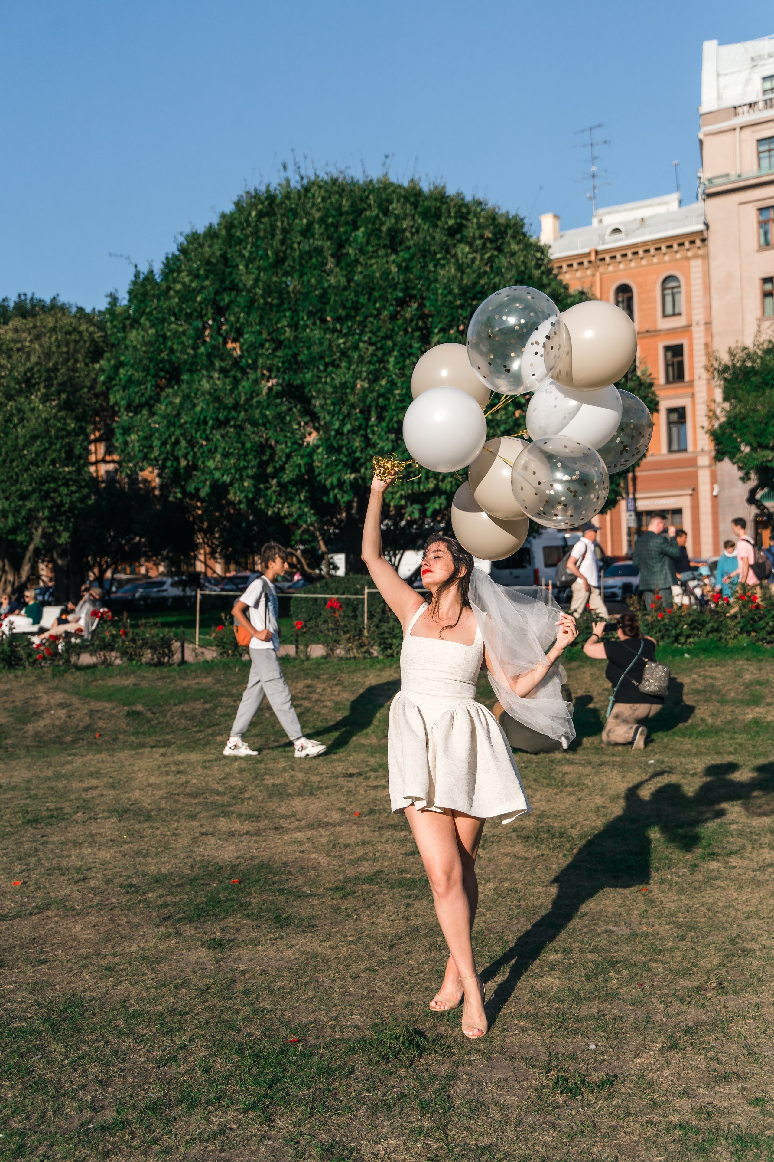Фотосъемка девичника, встреча девушек, веселые женские портреты