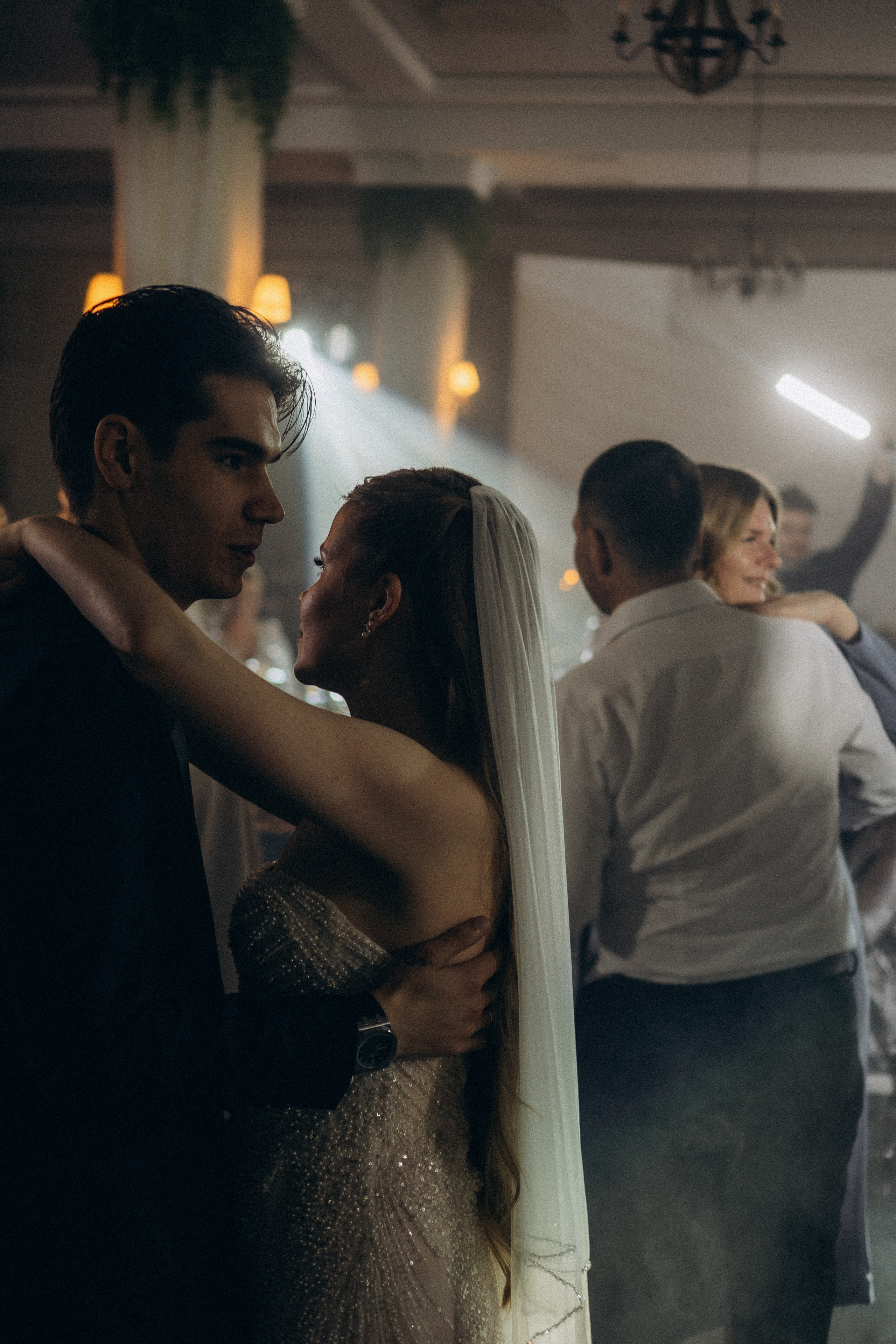 СВАДЕБНАЯ СЬЕМКА СБОРОВ В ОТЕЛЕ И ВЫЕЗД НА ЦЕРЕМОНИЮ (СНЯТО В СИБИРЕ В НИЖНЕВАРТОВСКЕ). Профессиональный фотограф, Санкт-Петербург — Виктория Богомолова