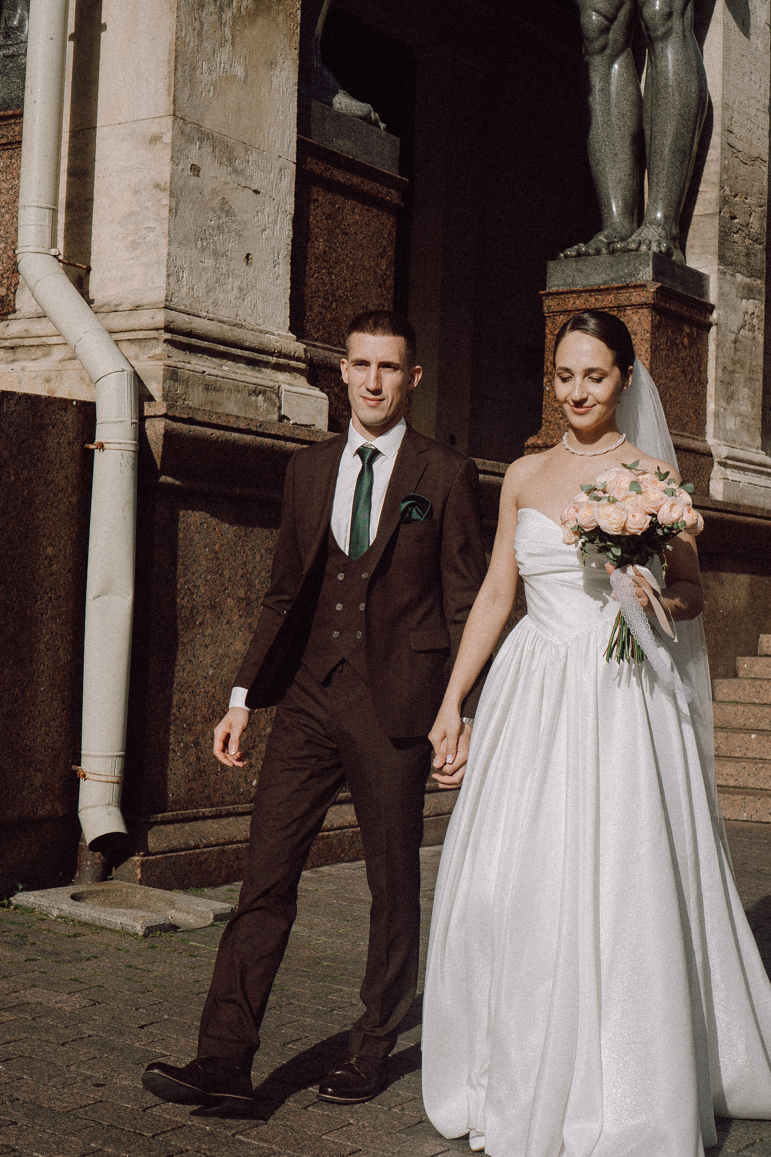 СВАДЕБНАЯ ПРОГУЛКА В САНТК-ПЕТЕРБУРГЕ (ИСАКИЕВСКИЙ СОБОР, ЗИМНЯЯ КАНАВКА, ЭРМИТАЖ И БОЛЬШАЯ МОРСКАЯ УЛИЦА). Профессиональный фотограф, Санкт-Петербург — Виктория Богомолова