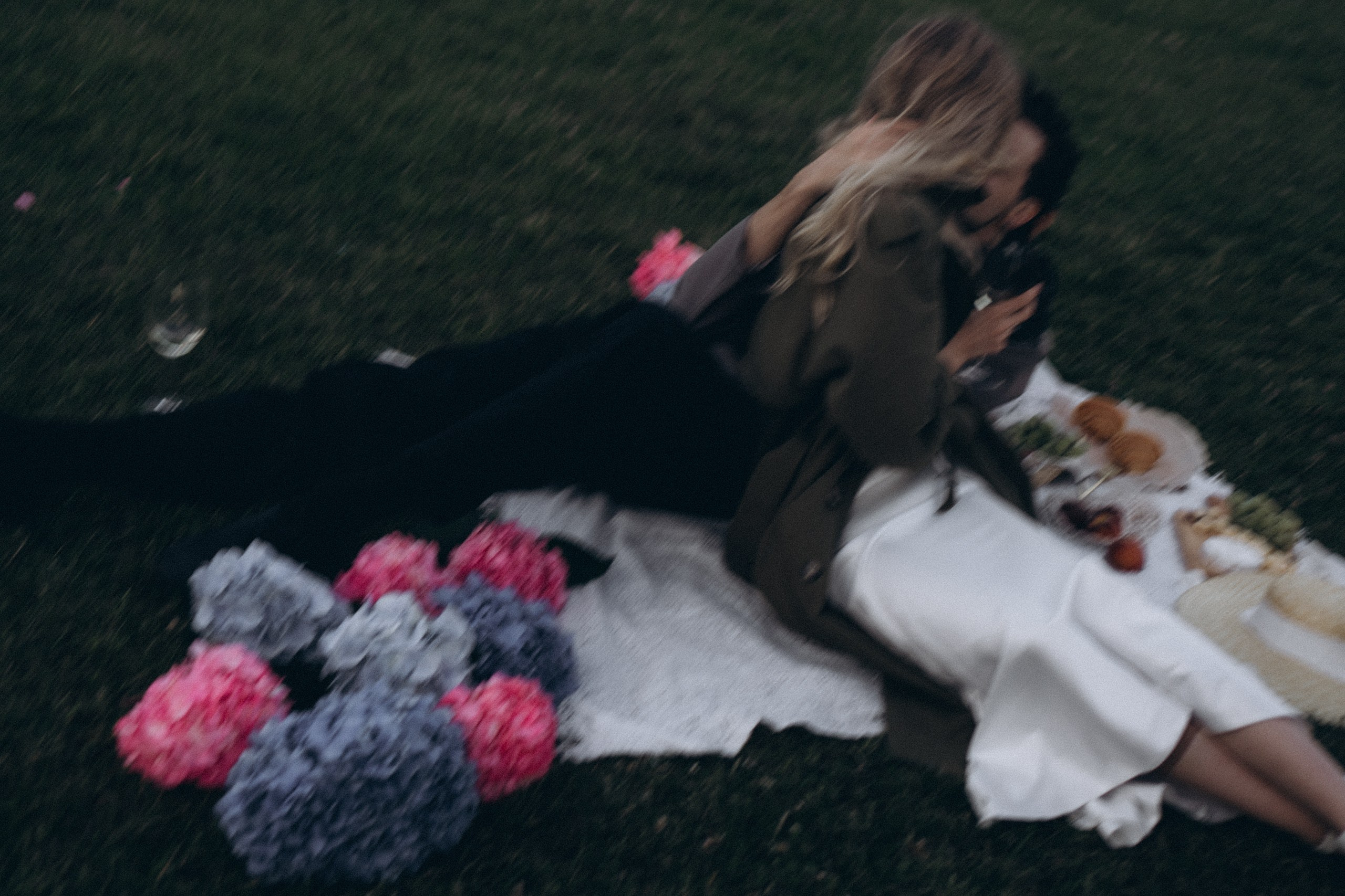 СВАДЕБНАЯ СЬЕМКА ПАРЫ НА РАССВЕТЕ В БЕЛЫЕ НОЧИ И ПРОГУЛКА С РАЗВОДНЫМИ МОСТАМИ И ПИКНИК ВОЗЛЕ ИСАКИЕВСКОГО СОБОРА. Профессиональный фотограф, Санкт-Петербург — Виктория Богомолова