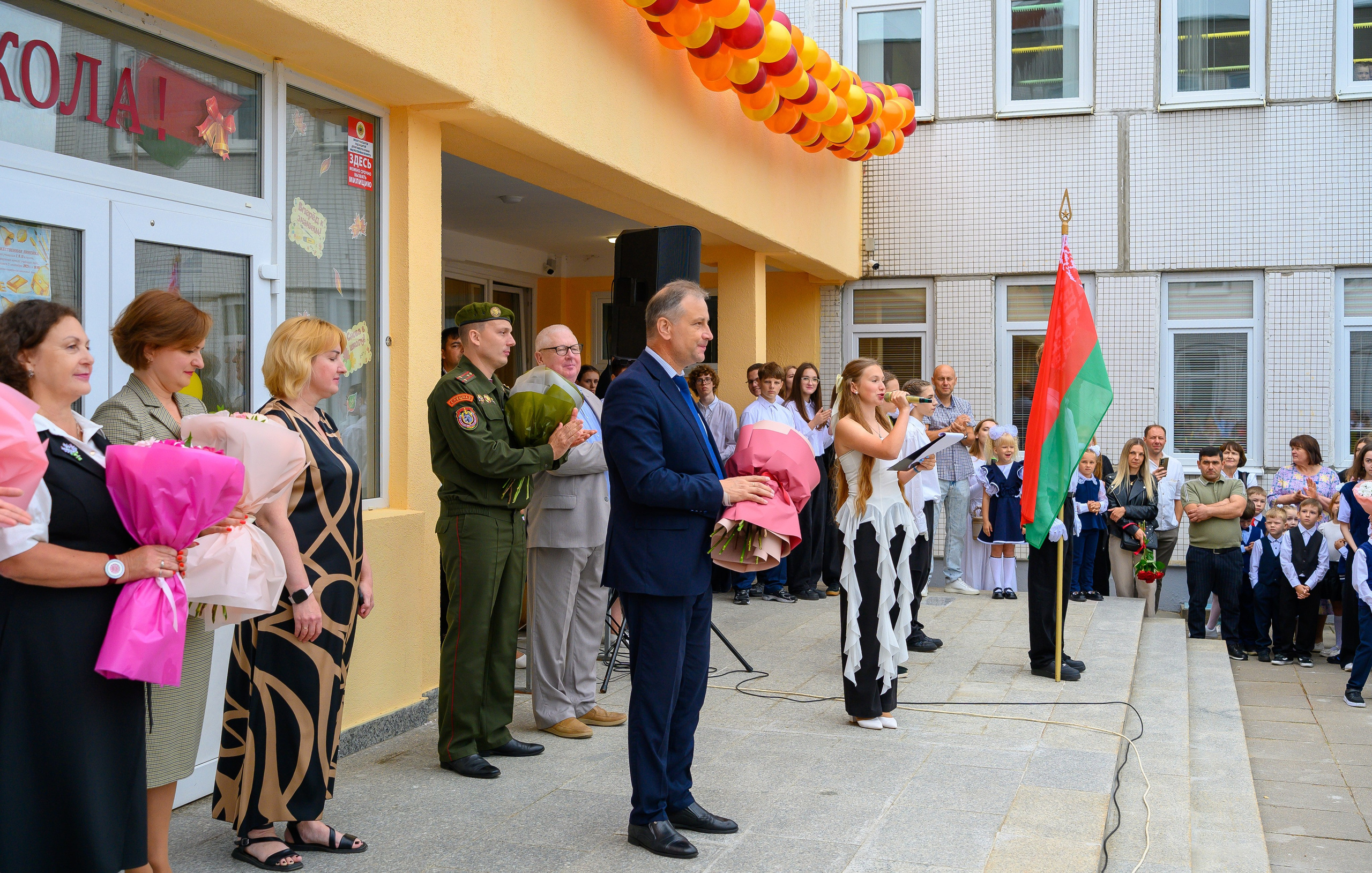 Вот звучит первый звонок, перед этим долгое приготовление к новому этапу в жизни, Яромир идет в школу. Фотоуслуги, услуги фотографа, фотографирование важных событий