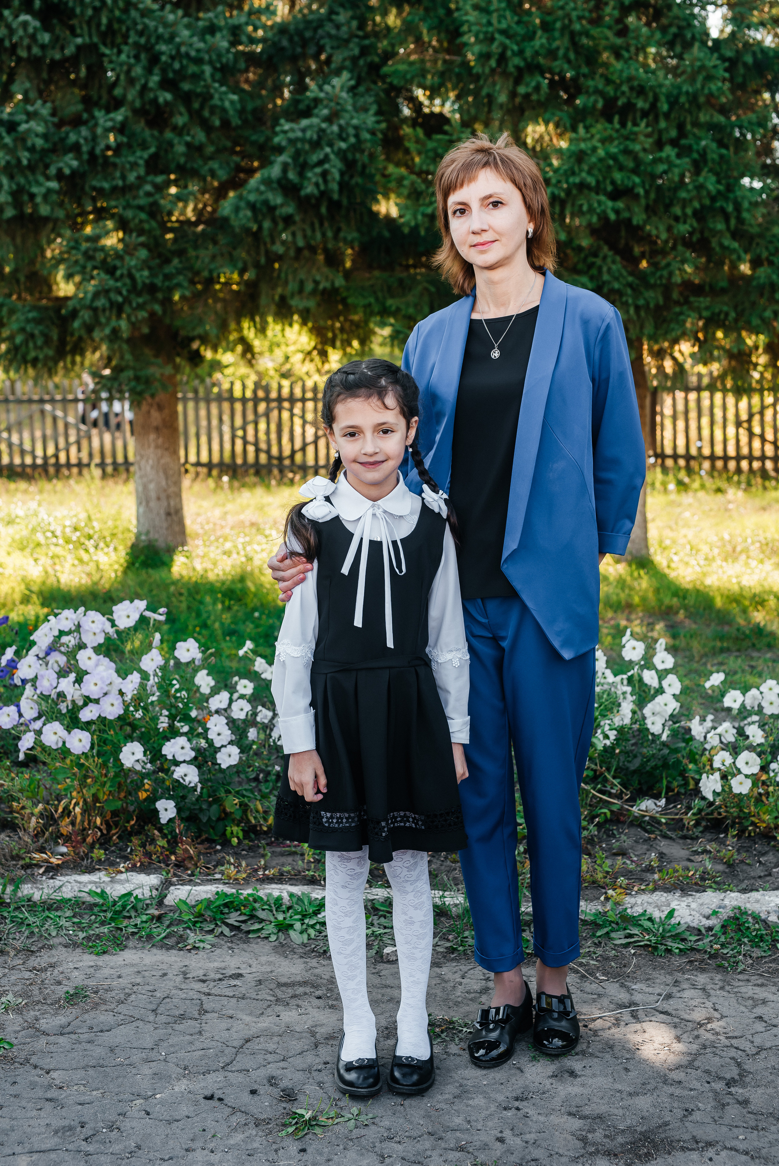 Фотосъёмка 1 сентября (торжественная линейка 1 класс). Семейный фотограф в Барнауле