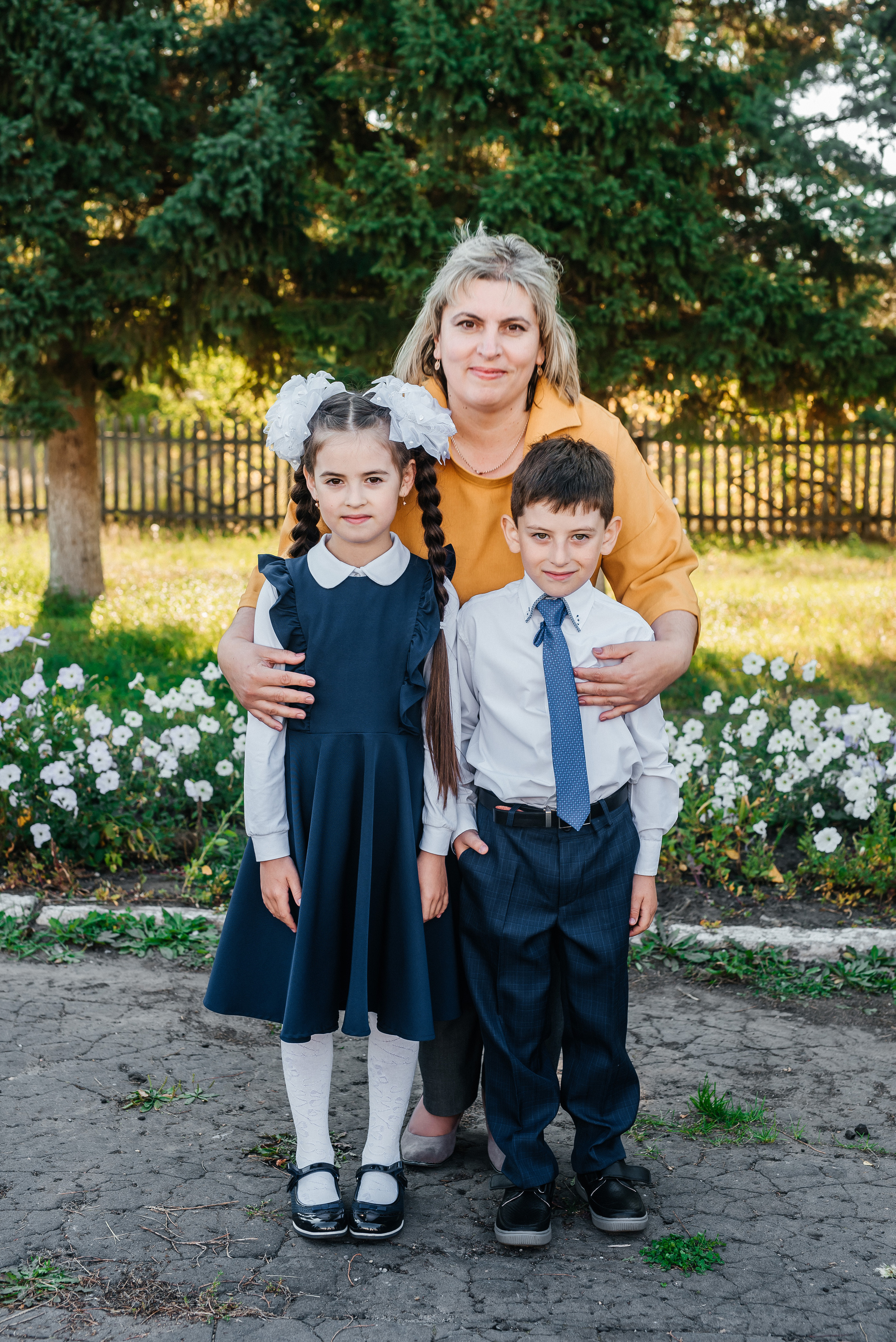 Фотосъёмка 1 сентября (торжественная линейка 1 класс). Семейный фотограф в Барнауле