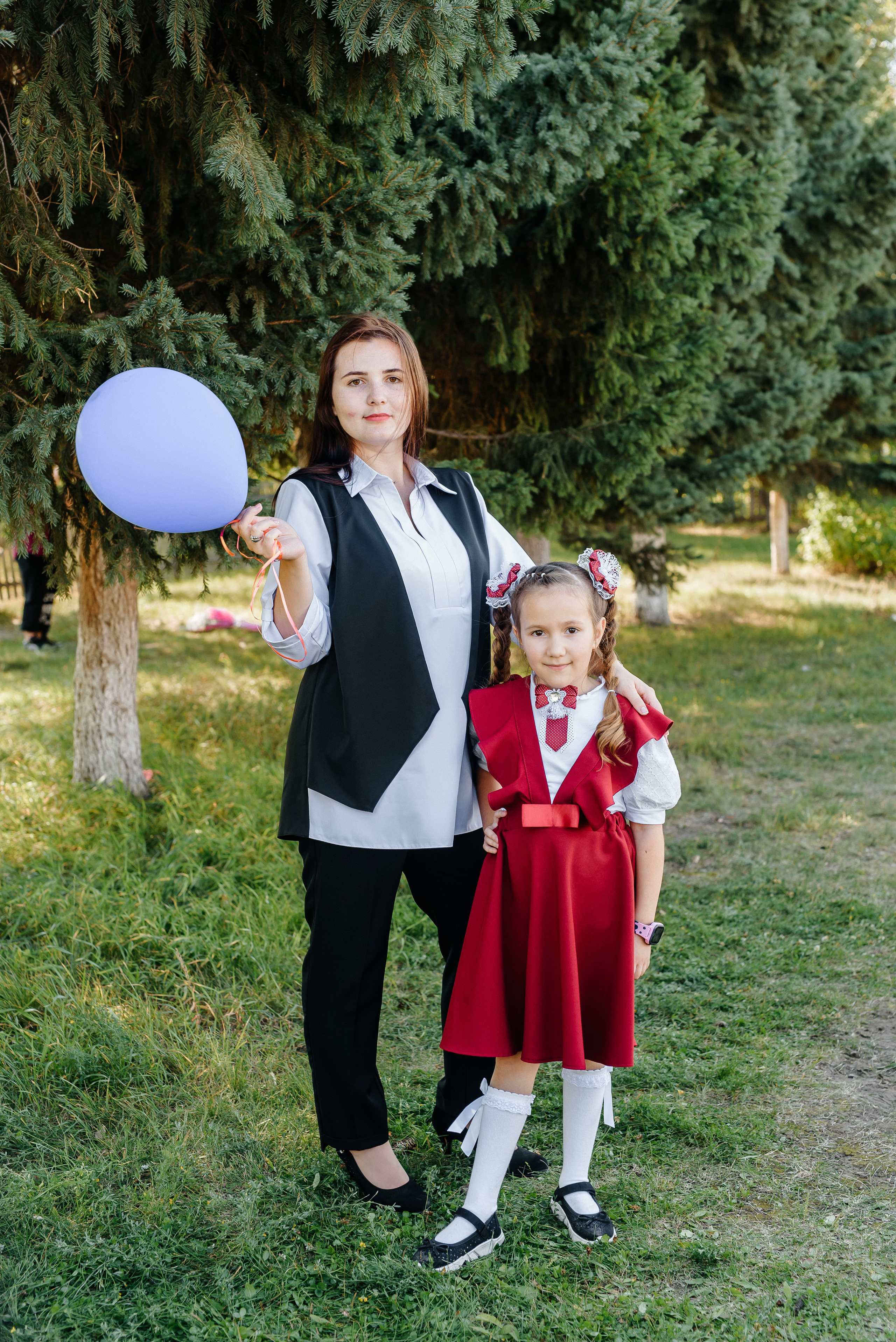 Фотосъёмка 1 сентября (торжественная линейка 1 класс). Семейный фотограф в Барнауле