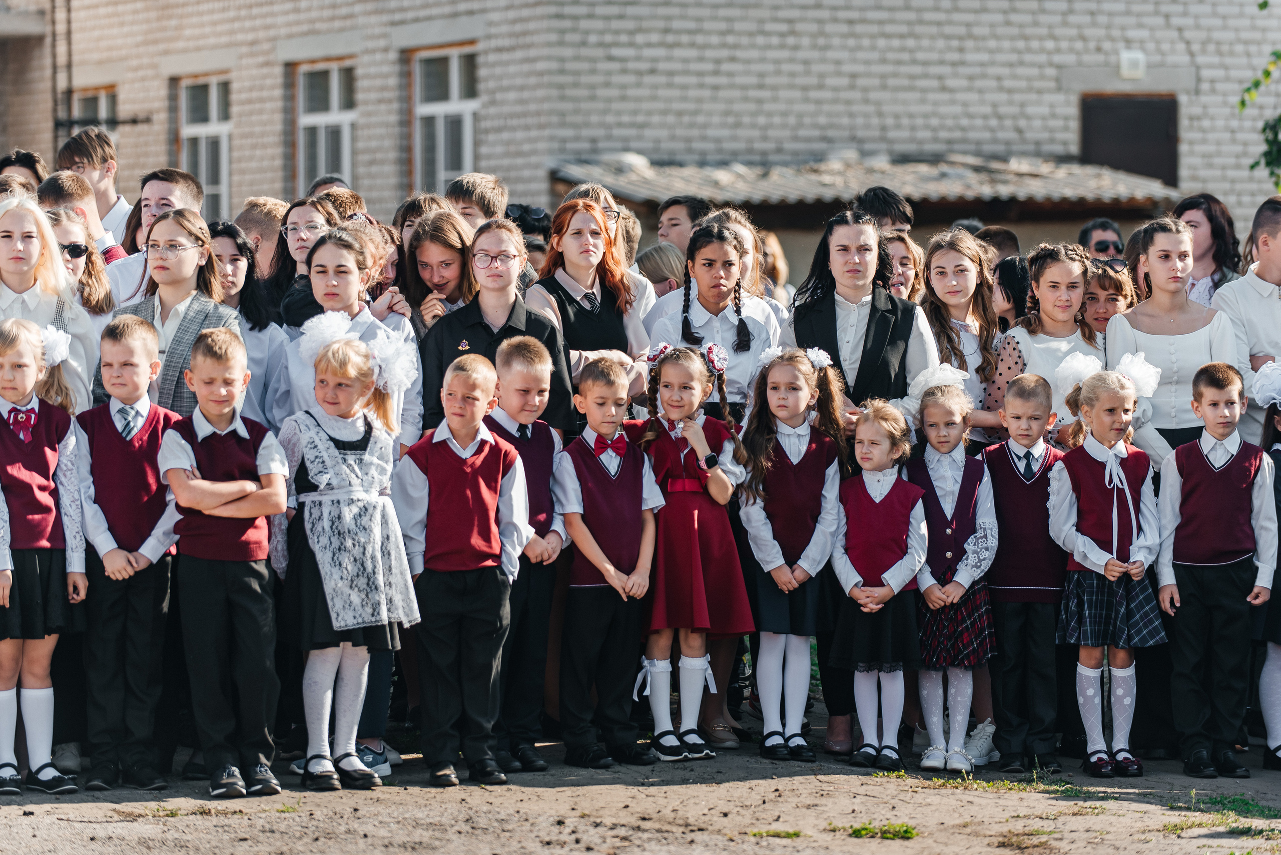 Фотосъёмка 1 сентября (торжественная линейка 1 класс). Семейный фотограф в Барнауле