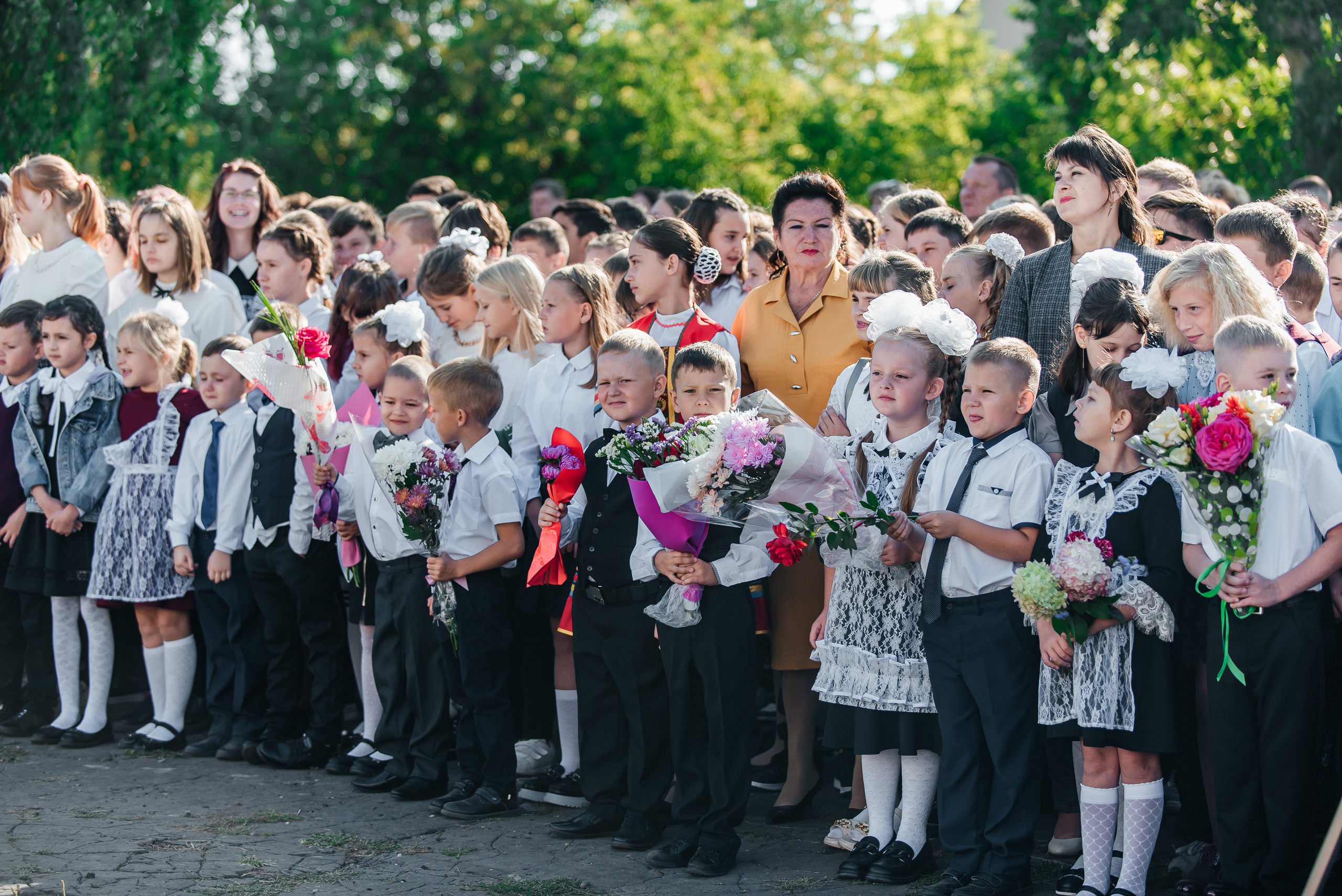 Фотосъёмка 1 сентября (торжественная линейка 1 класс). Семейный фотограф в Барнауле