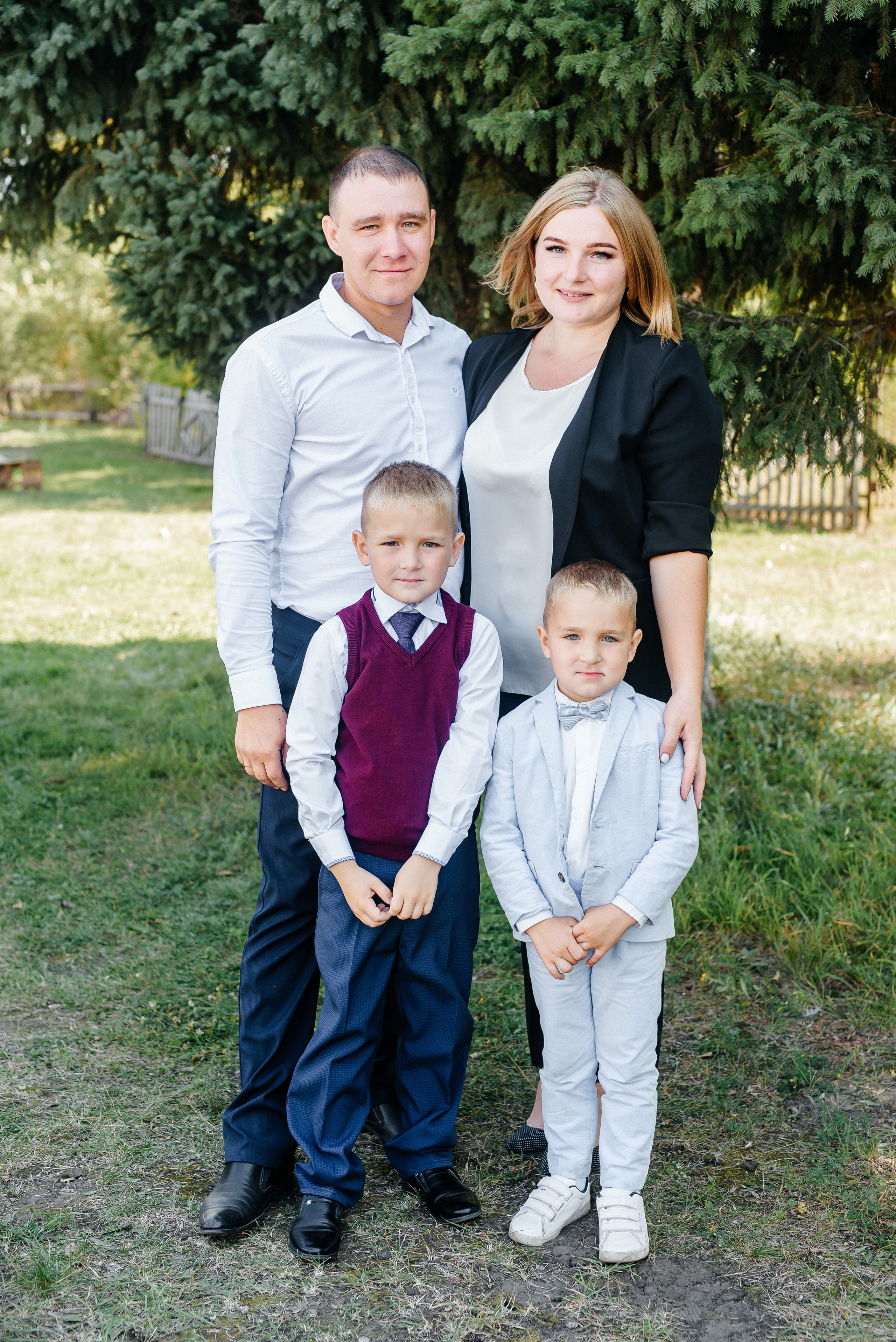 Фотосъёмка 1 сентября (торжественная линейка 1 класс). Семейный фотограф в Барнауле