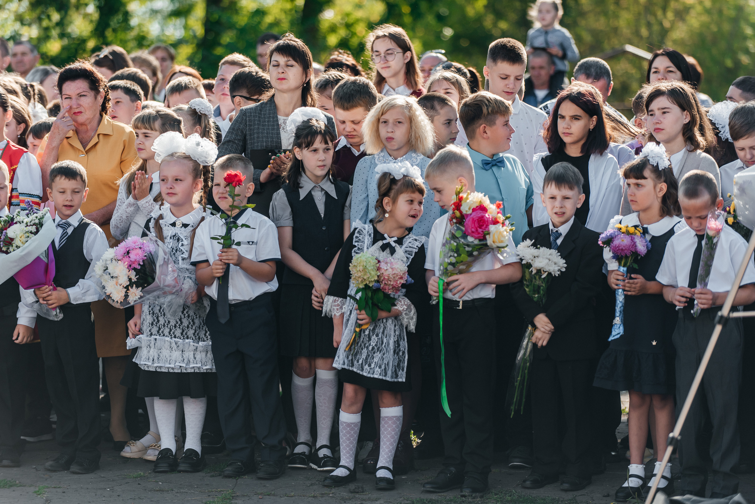 Фотосъёмка 1 сентября (торжественная линейка 1 класс). Семейный фотограф в Барнауле