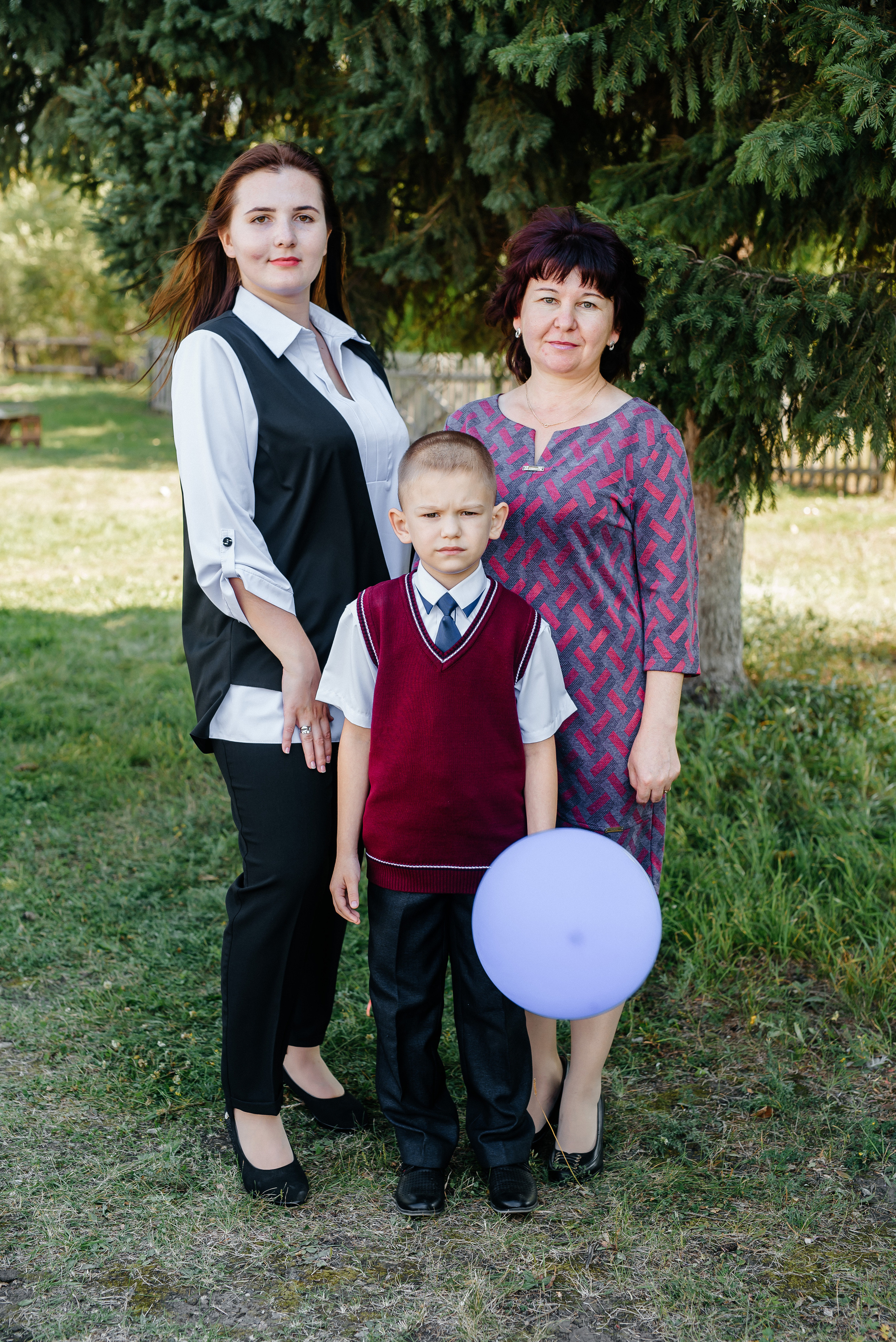 Фотосъёмка 1 сентября (торжественная линейка 1 класс). Семейный фотограф в Барнауле