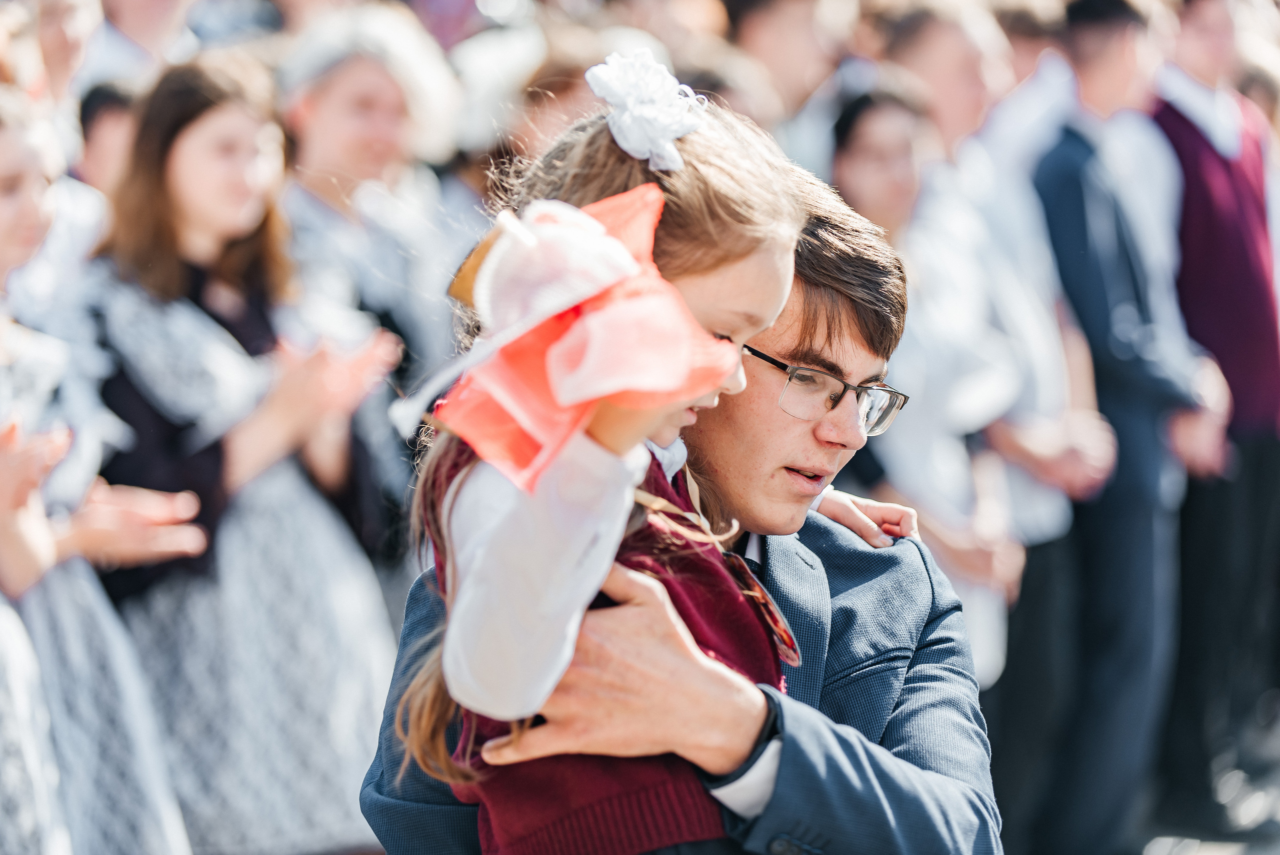 Фотосъёмка 1 сентября (торжественная линейка 1 класс). Семейный фотограф в Барнауле