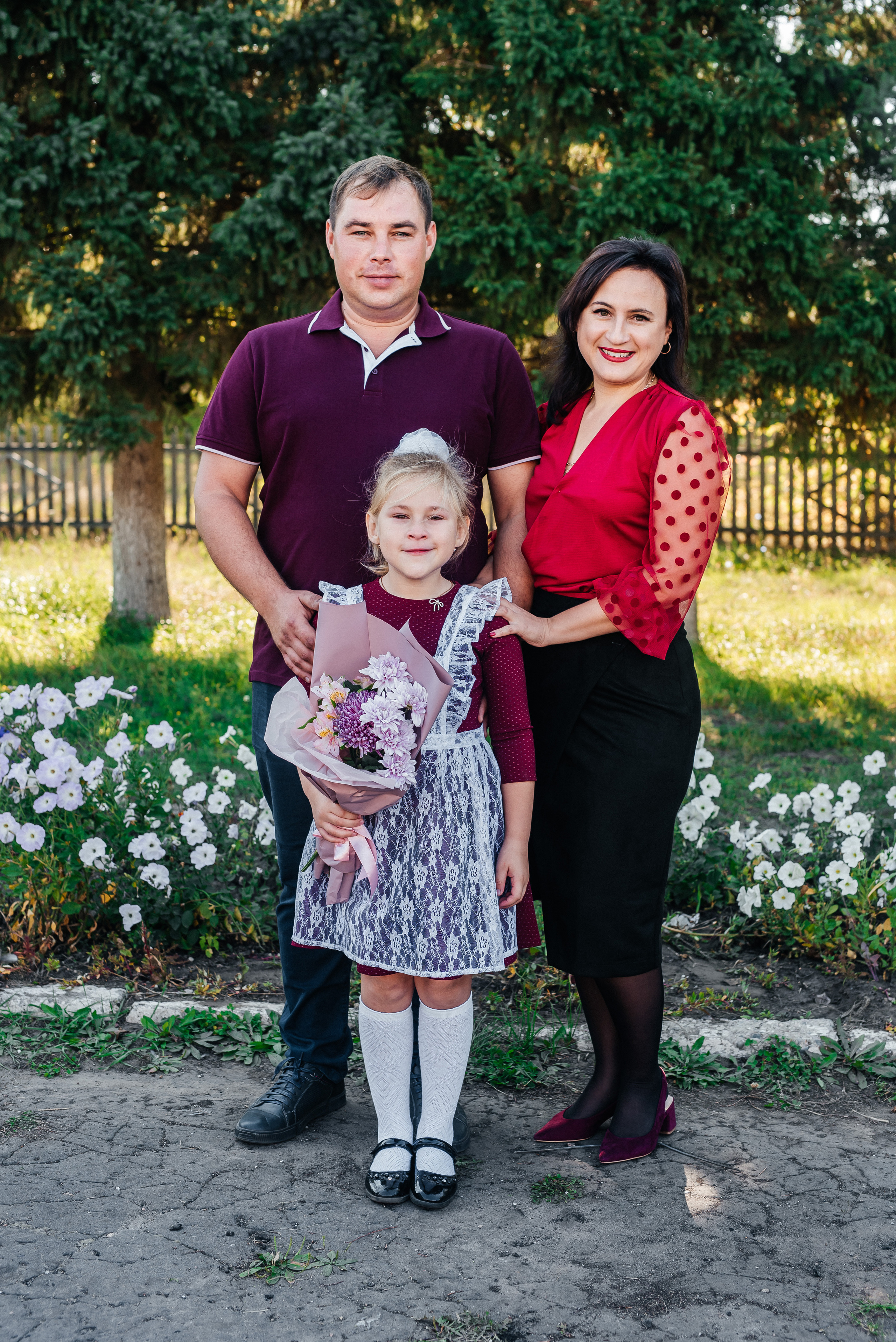 Фотосъёмка 1 сентября (торжественная линейка 1 класс). Семейный фотограф в Барнауле