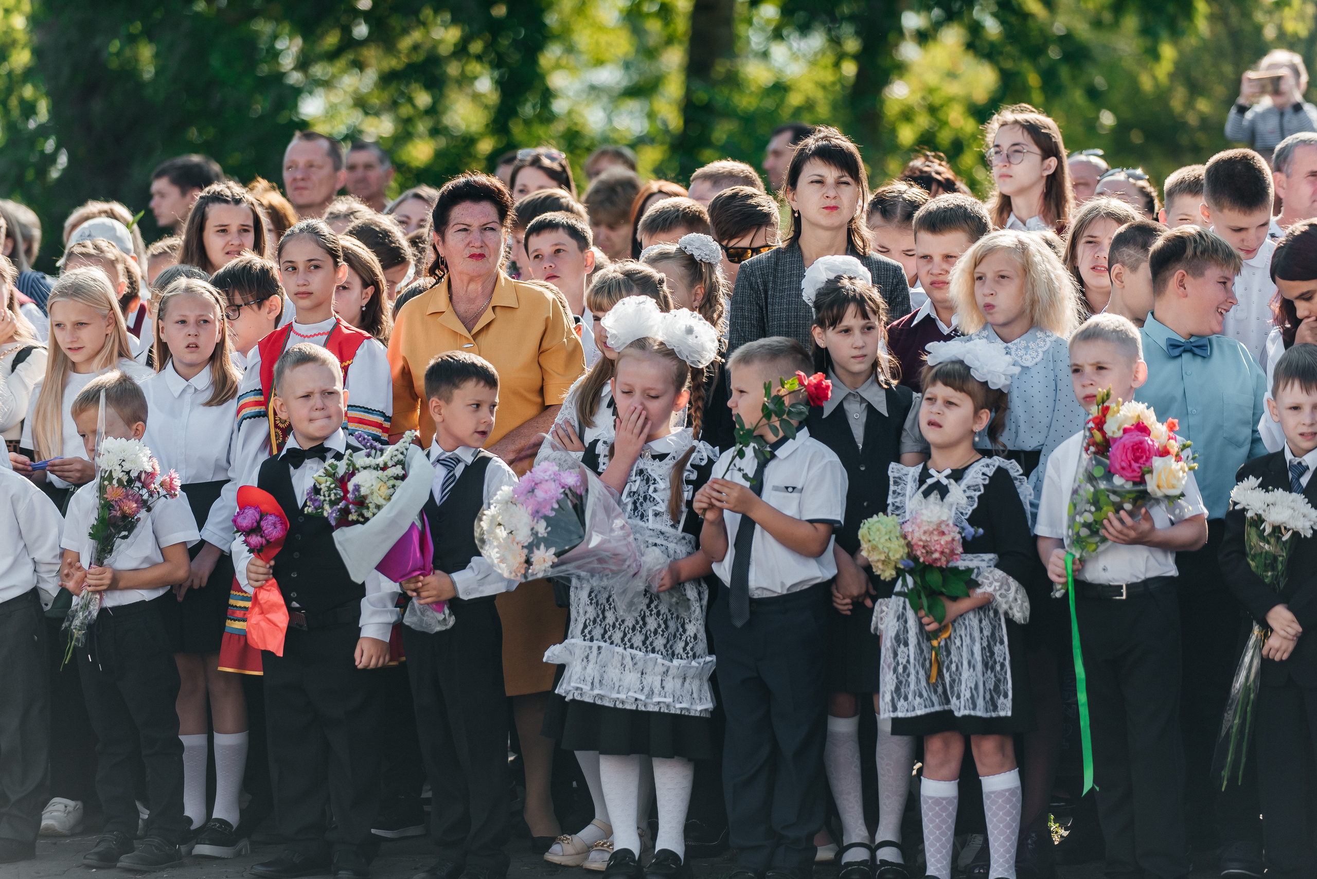 Фотосъёмка 1 сентября (торжественная линейка 1 класс). Семейный фотограф в Барнауле