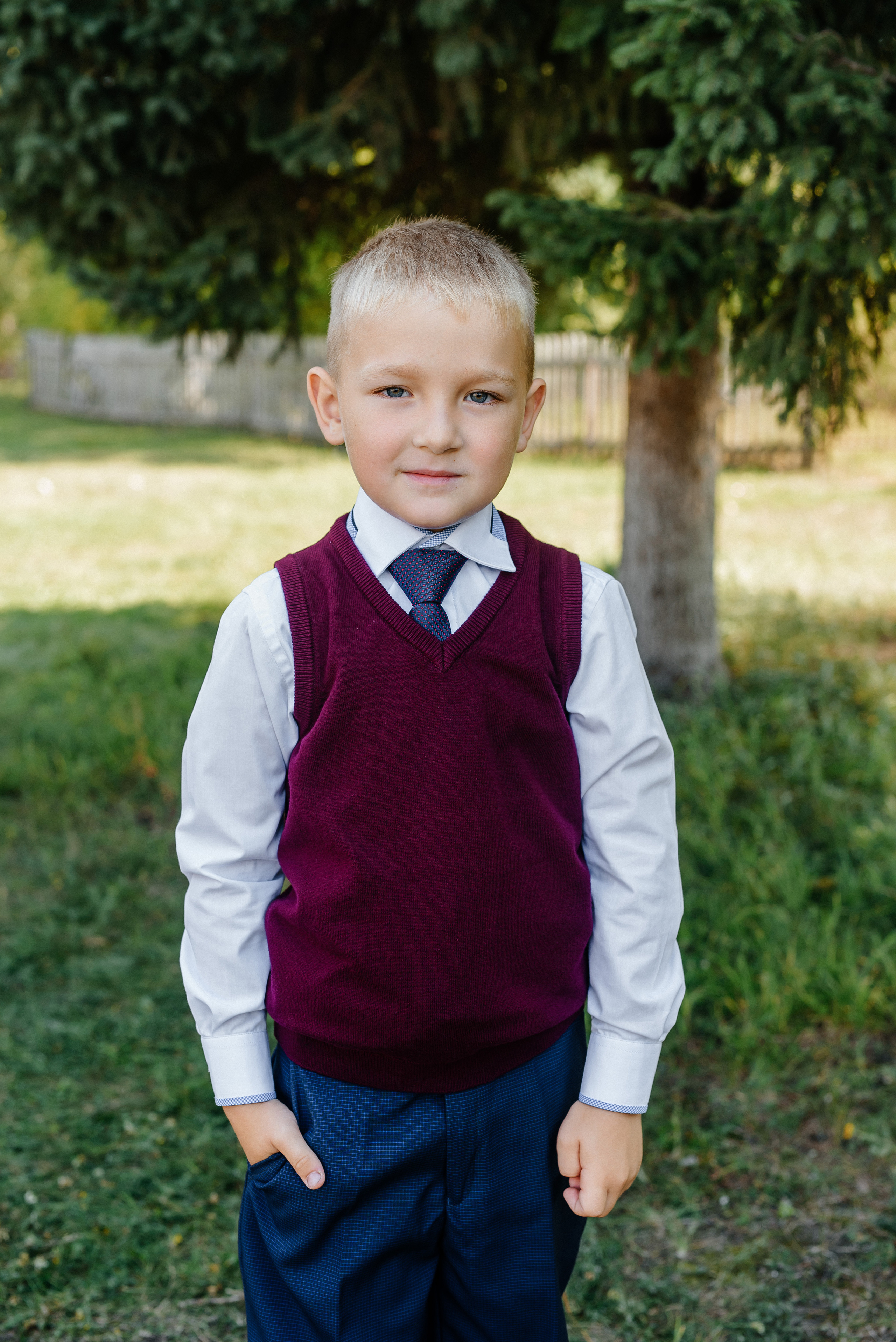 Фотосъёмка 1 сентября (торжественная линейка 1 класс). Семейный фотограф в Барнауле