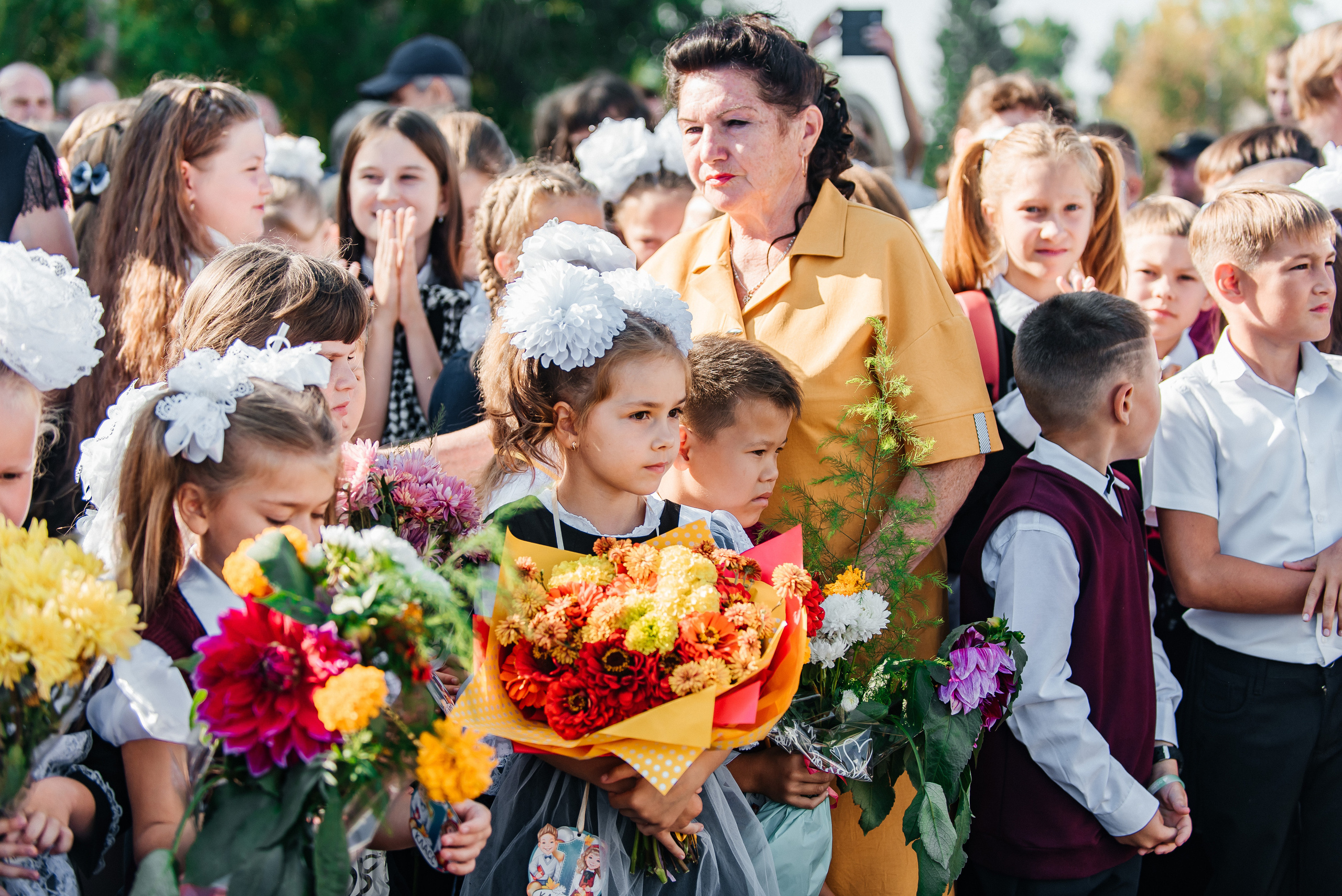 Фотосъёмка 1 сентября (торжественная линейка 1 класс). Семейный фотограф в Барнауле