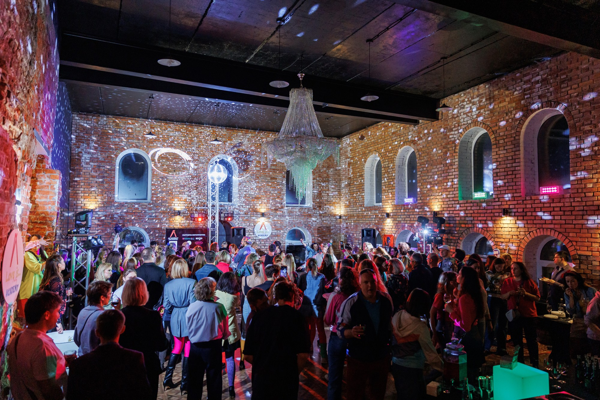 Вечеринка в стиле 90-х. Свадебный фотограф в Нижнем Новгороде и Москве Сергей Воробьев