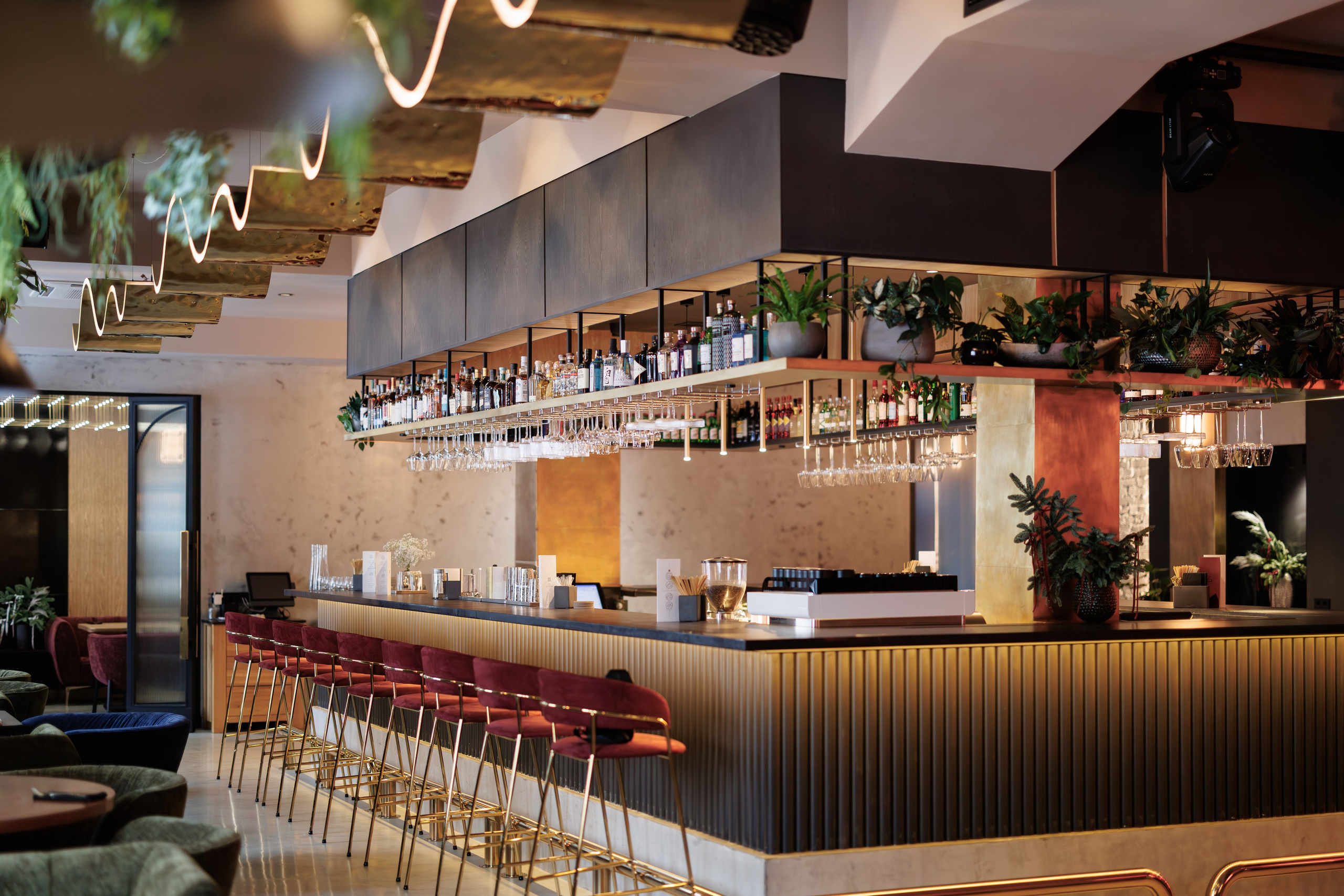 Фотограф для интерьерной съемки ресторана. Контент для бизнеса в Екатеринбурге Полдень Медиа