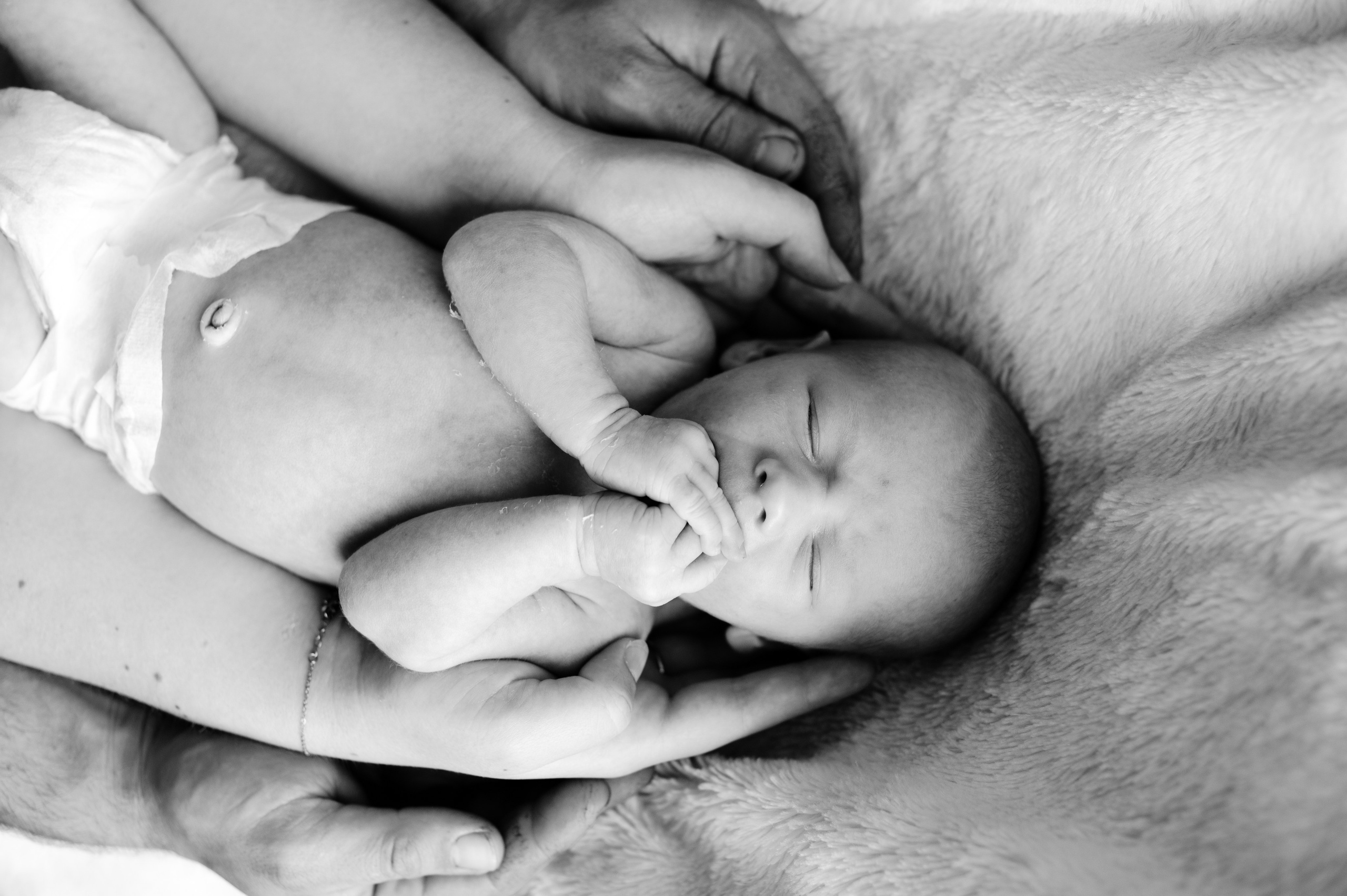 Lifestyle nyföddfotografering i Halmstad. Bröllops- och familjefotograf i Halmstad | Valentina