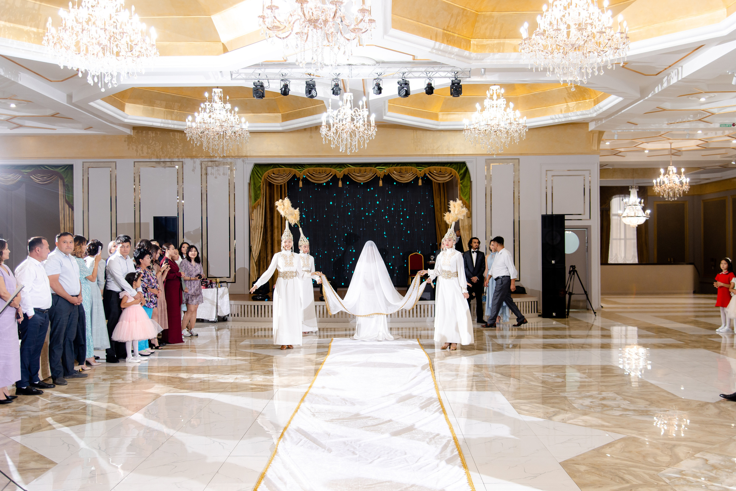 SANZHAR & SALTANAT. Ельжан Куттыгожин