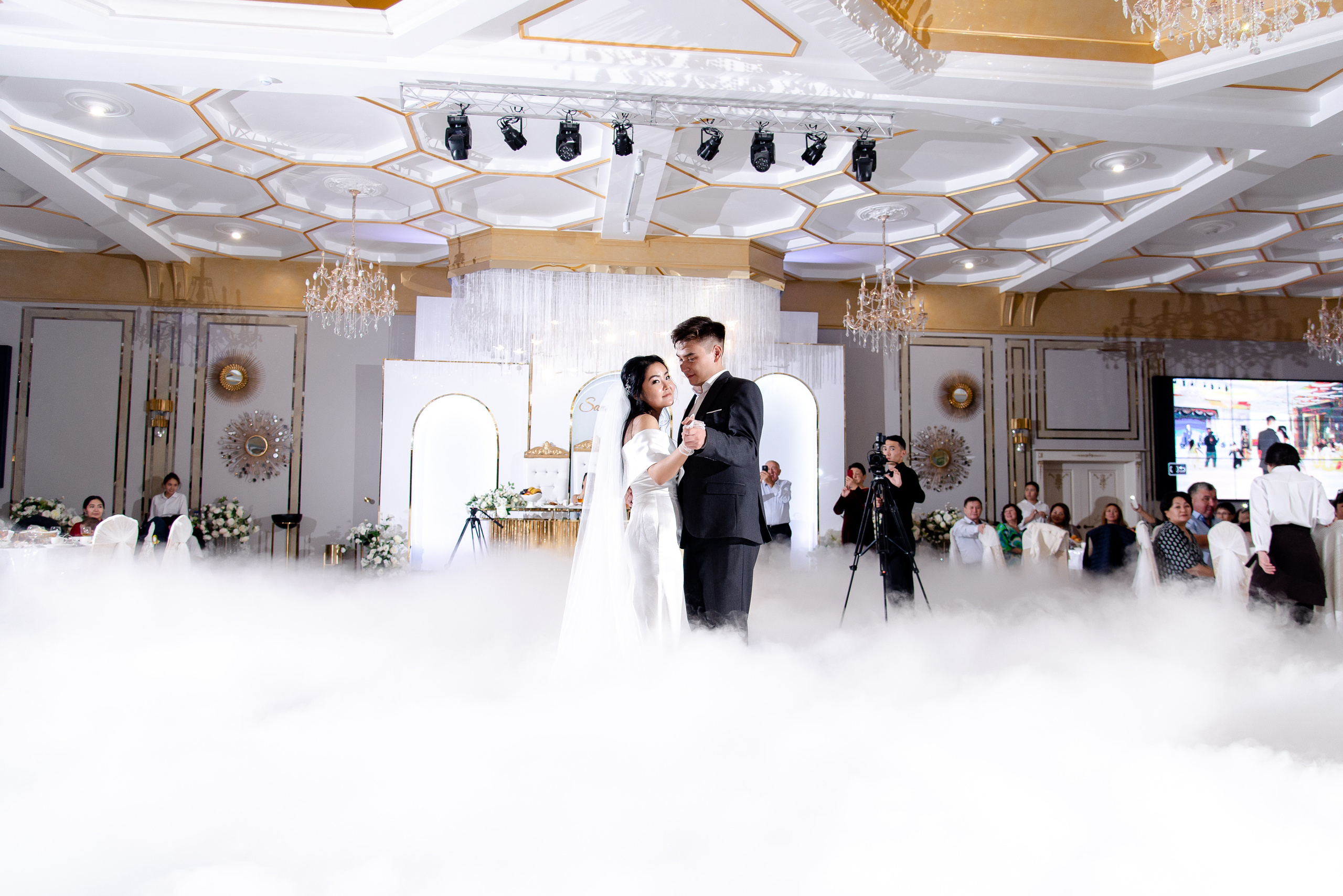 SANZHAR & SALTANAT. Ельжан Куттыгожин