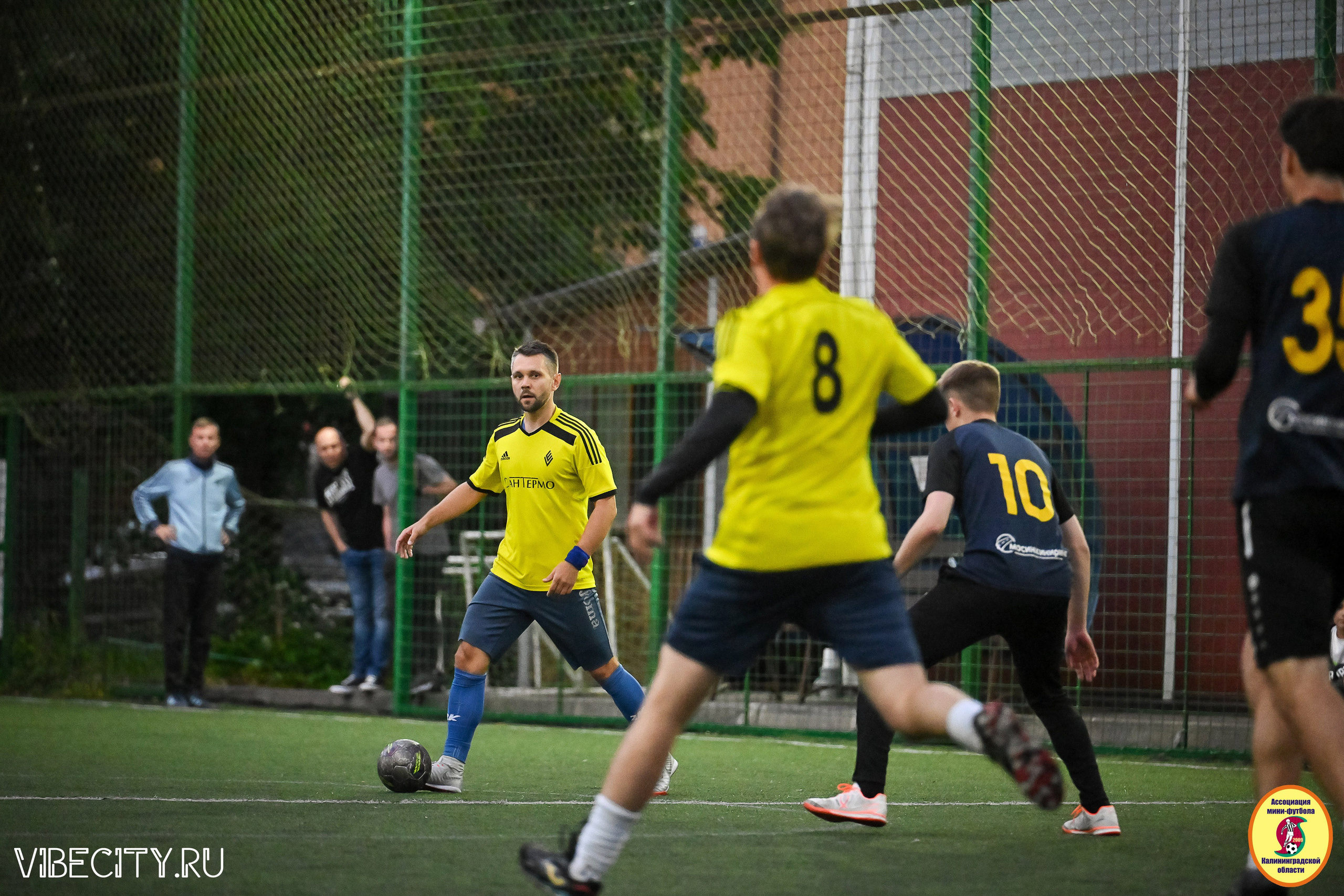 ИГРЫ МИНИ-ФУТБОЛЬНОЙ И КОРПОРАТИВНОЙ ЛИГИ. VIBECITY.RU Вайб Сити Ру Фоторепортажи Фотоотчеты Калининград