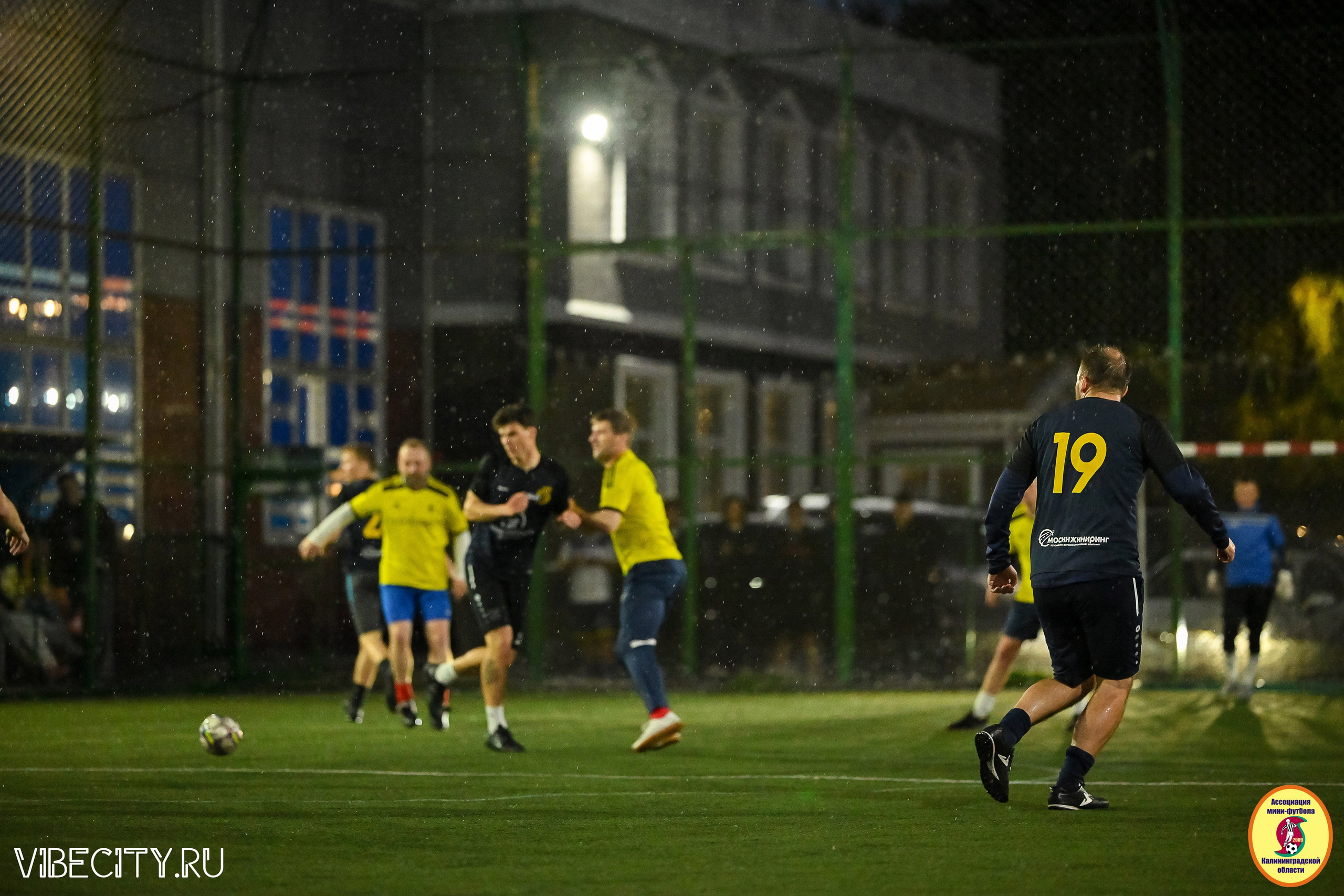 ИГРЫ МИНИ-ФУТБОЛЬНОЙ И КОРПОРАТИВНОЙ ЛИГИ. VIBECITY.RU Вайб Сити Ру Фоторепортажи Фотоотчеты Калининград