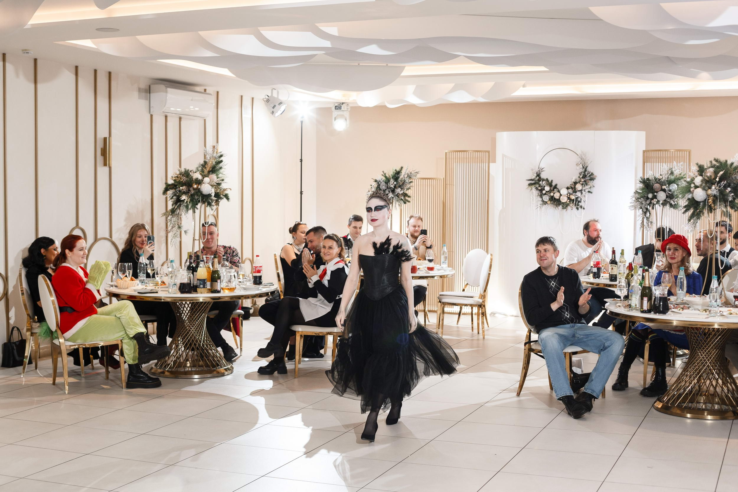 Новогодняя вечеринка сотрудников агенства недвижимости 8estate.ru. Свадебный фотограф Игорь Брундасов 8PHOTO на свадьбу венчание загс СПб