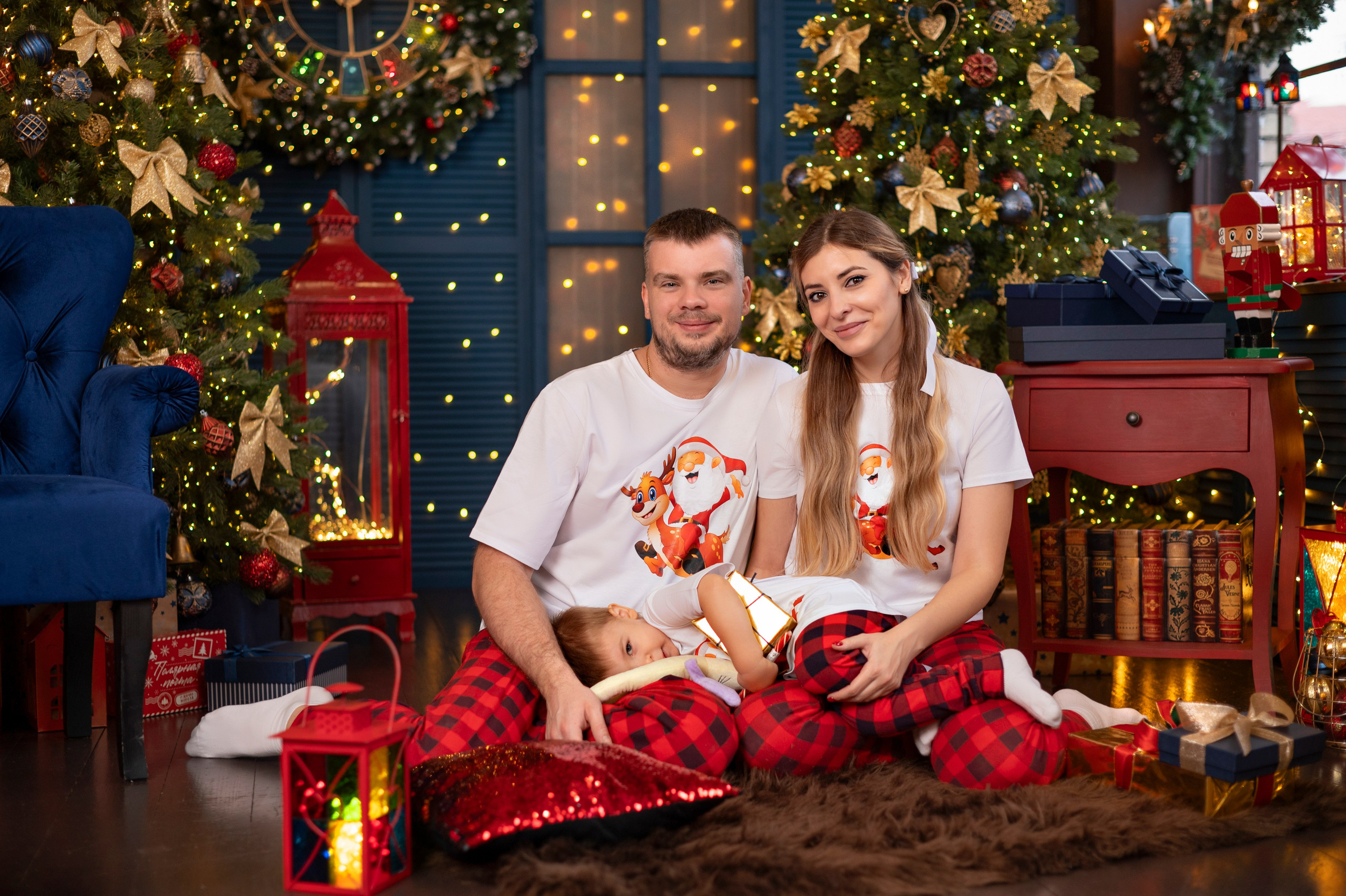 Семейная фотосессия студия Леонардо. Детский и семейный фотограф г. Москва Оксана Катаджи