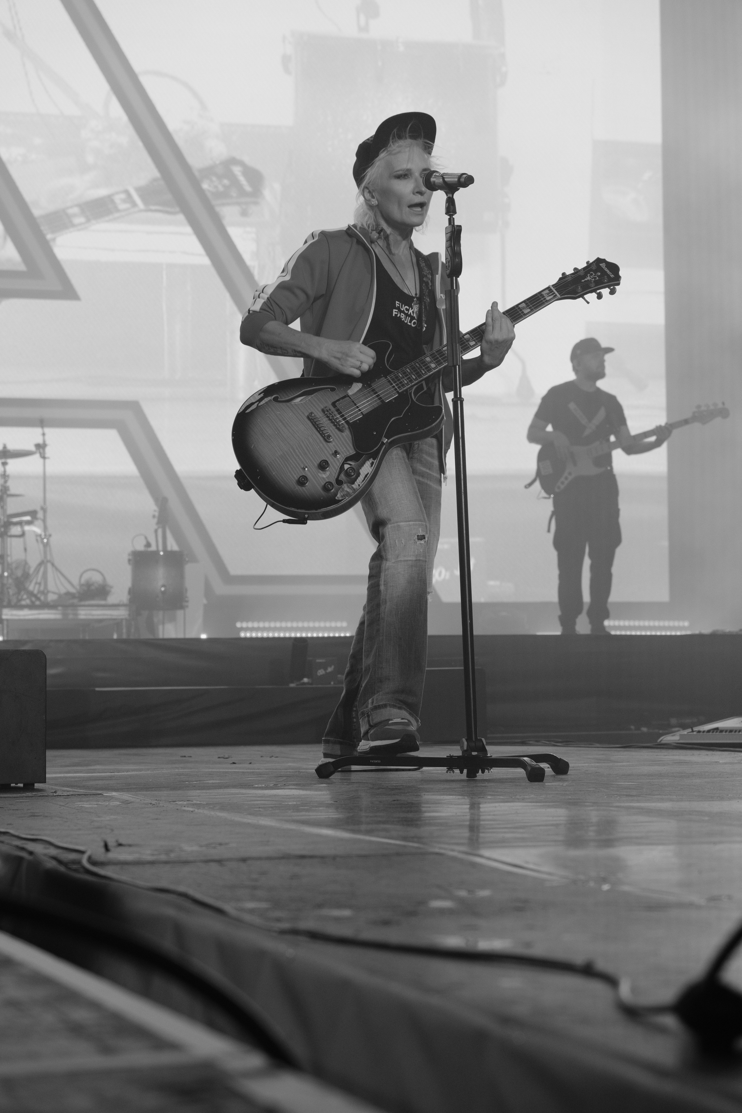 Диана Арбенина (группа «Ночные снайперы») — Москва, МТС Live Лето 2024. RedGeek - блогер и стручњак за образовање и ИТ Кирил Ситнов